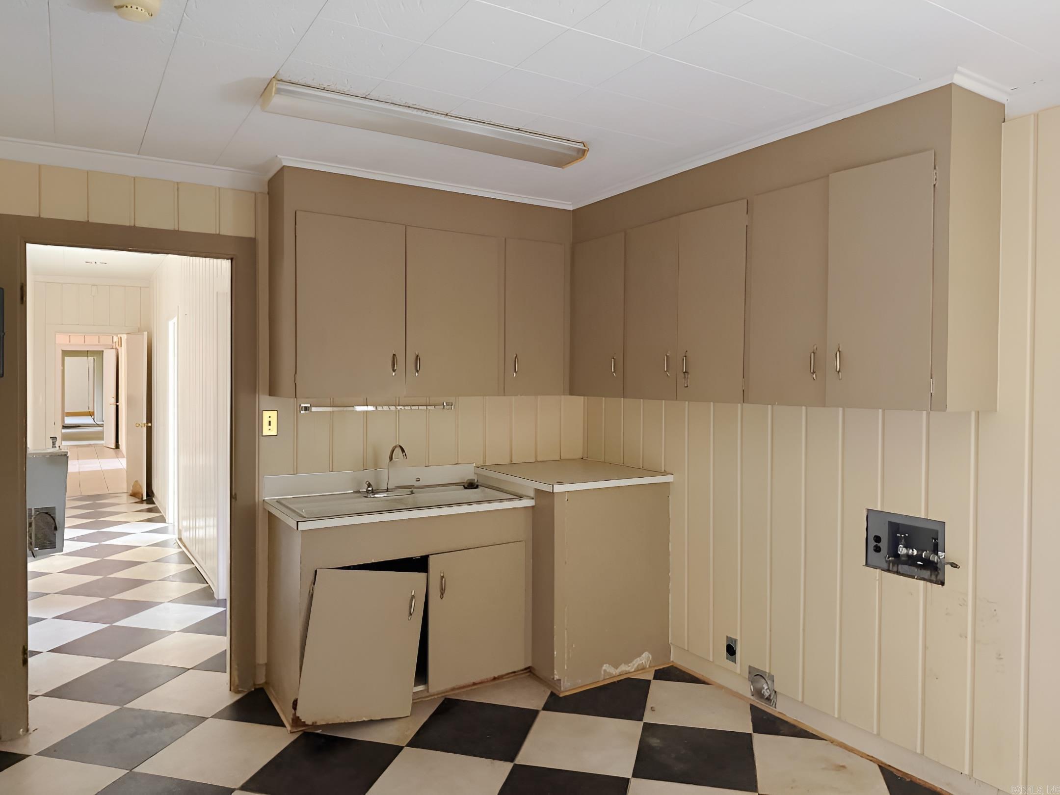 COUNTRY CLUB COLONY - Residential