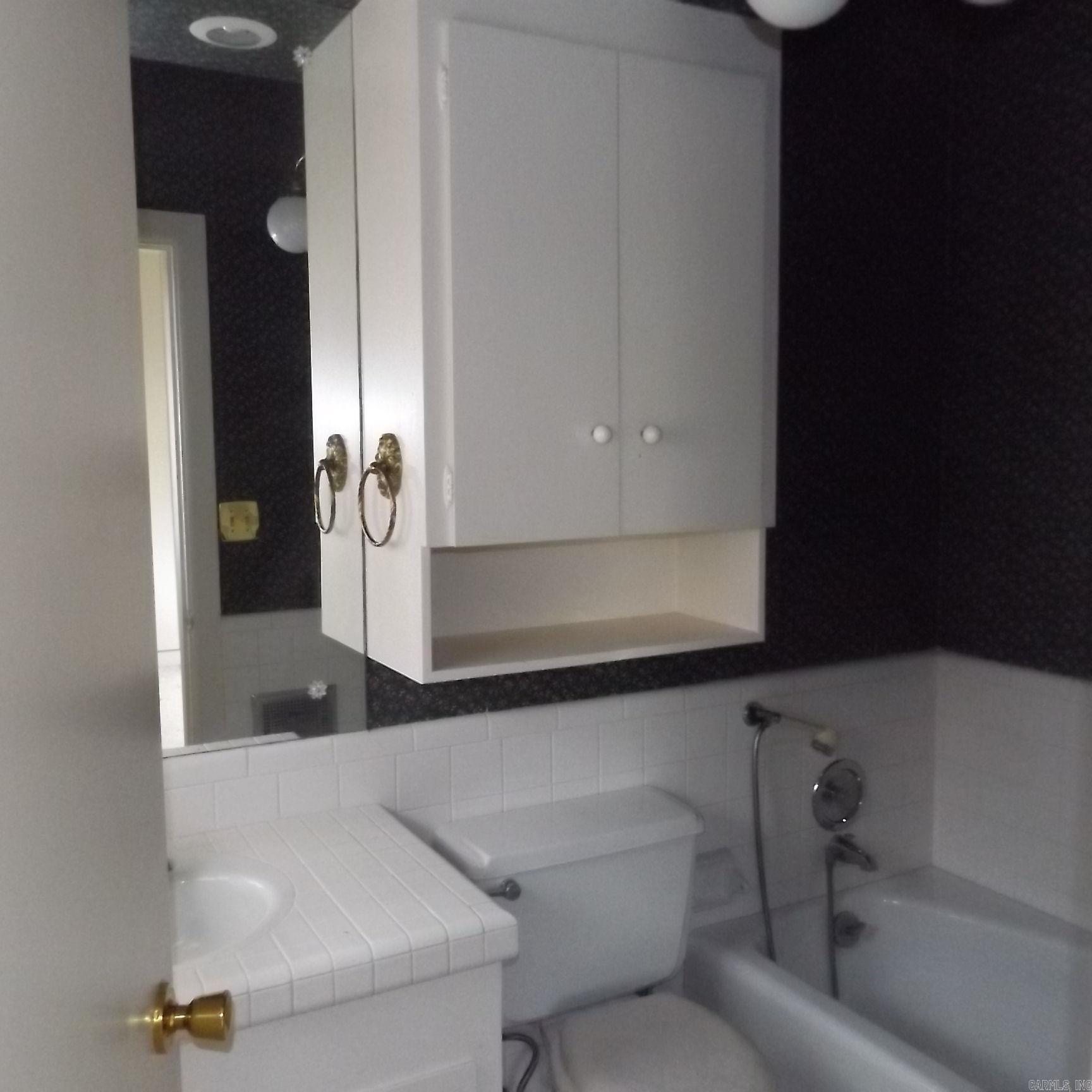 COUNTRY CLUB COLONY - Residential