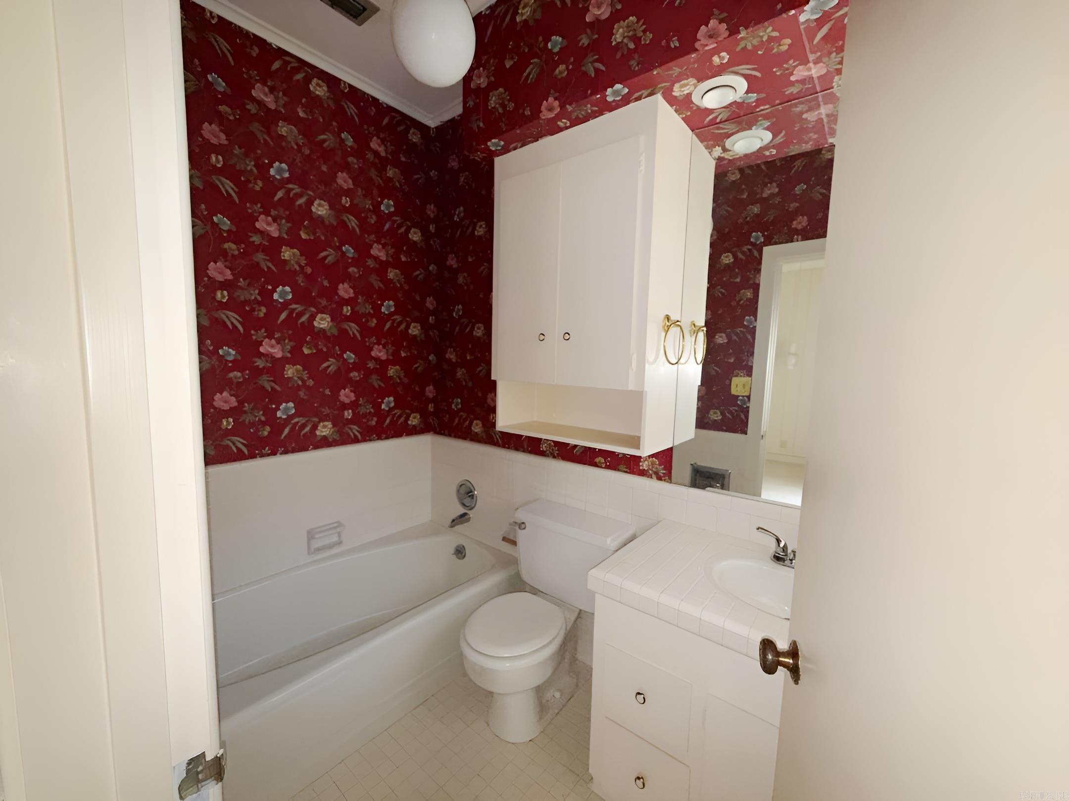 COUNTRY CLUB COLONY - Residential