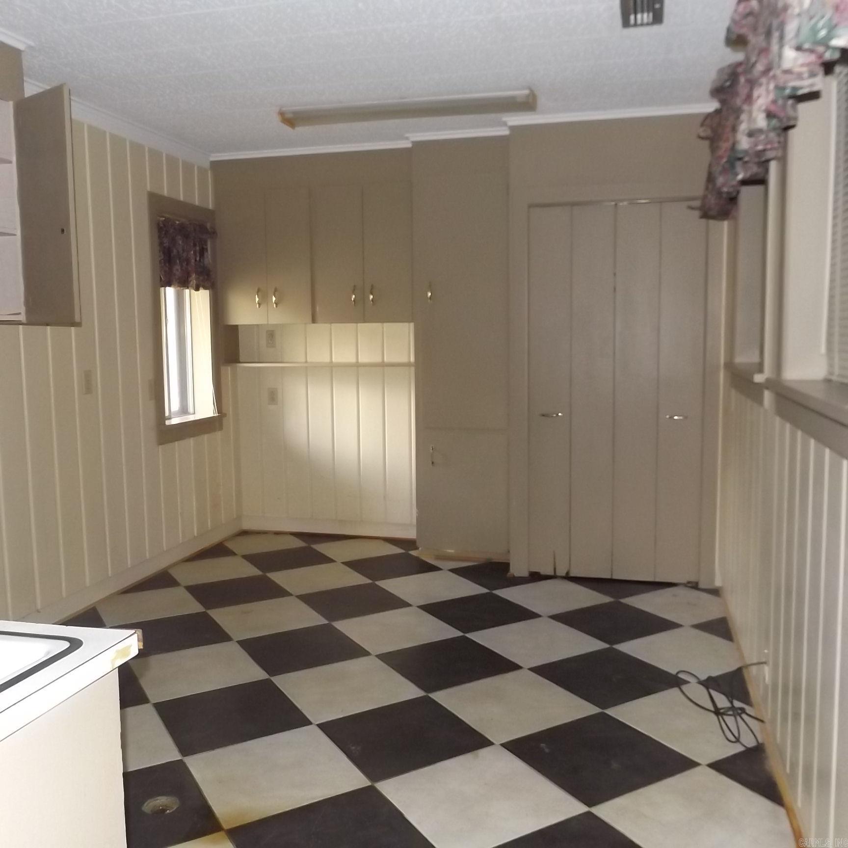 COUNTRY CLUB COLONY - Residential