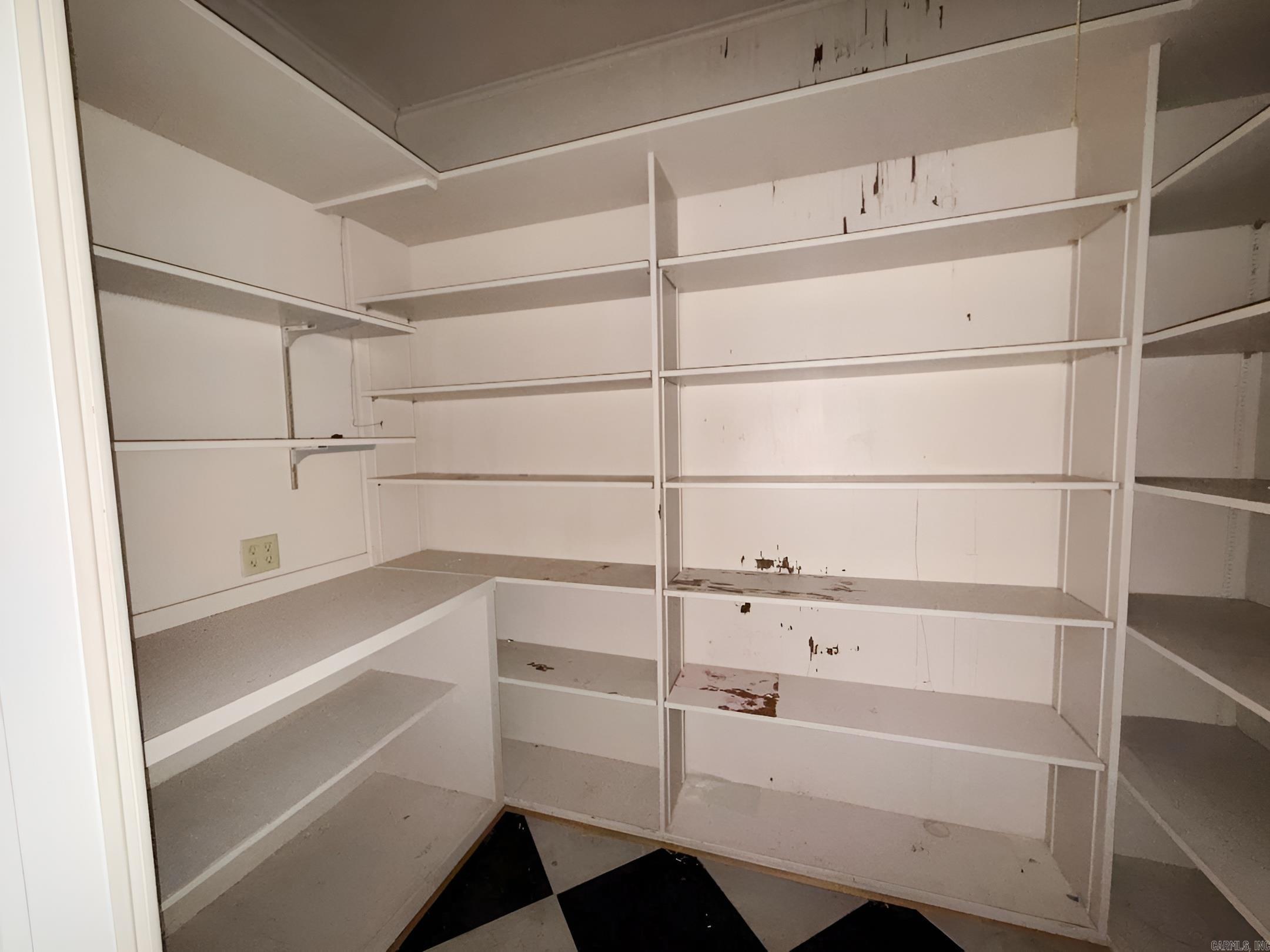 COUNTRY CLUB COLONY - Residential