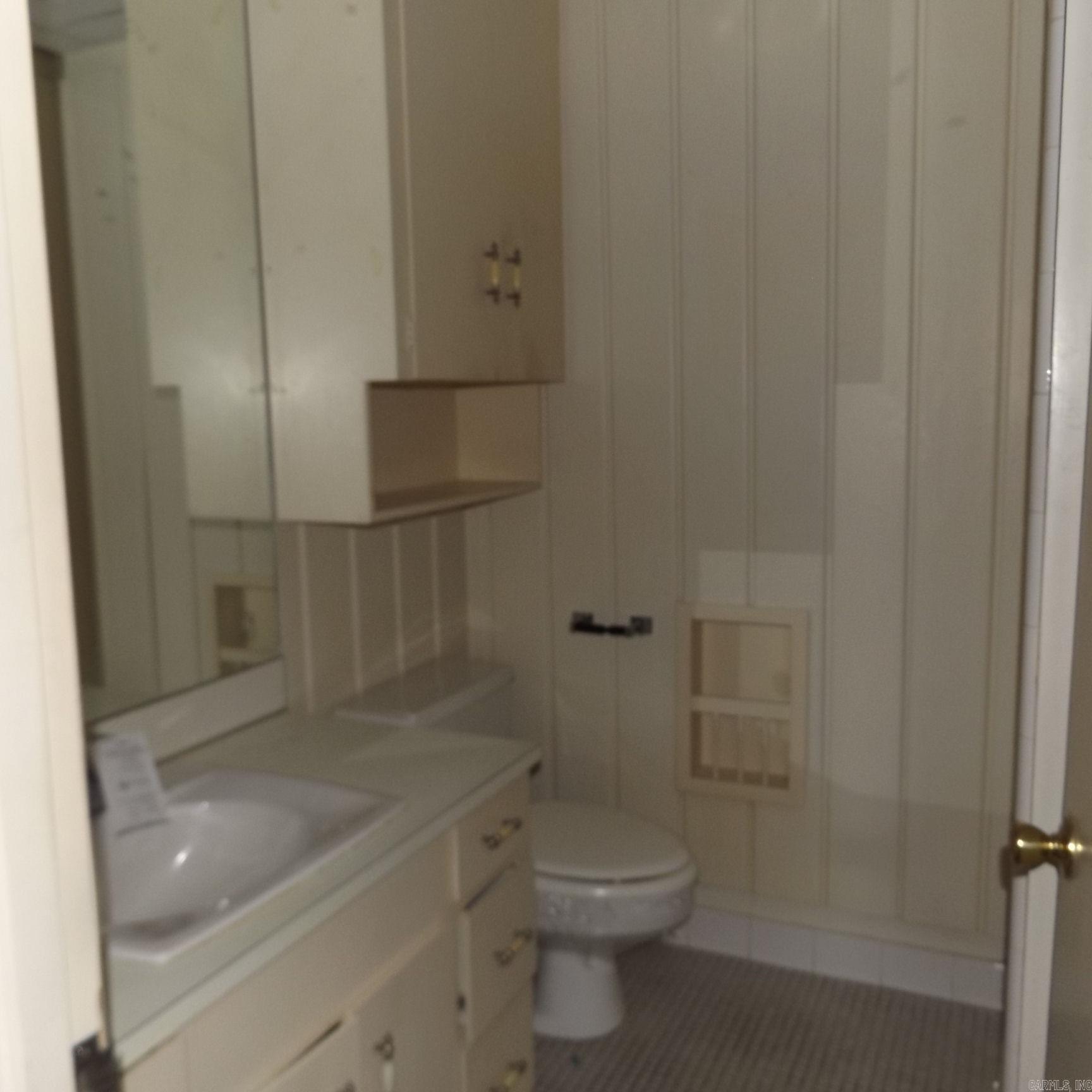 COUNTRY CLUB COLONY - Residential