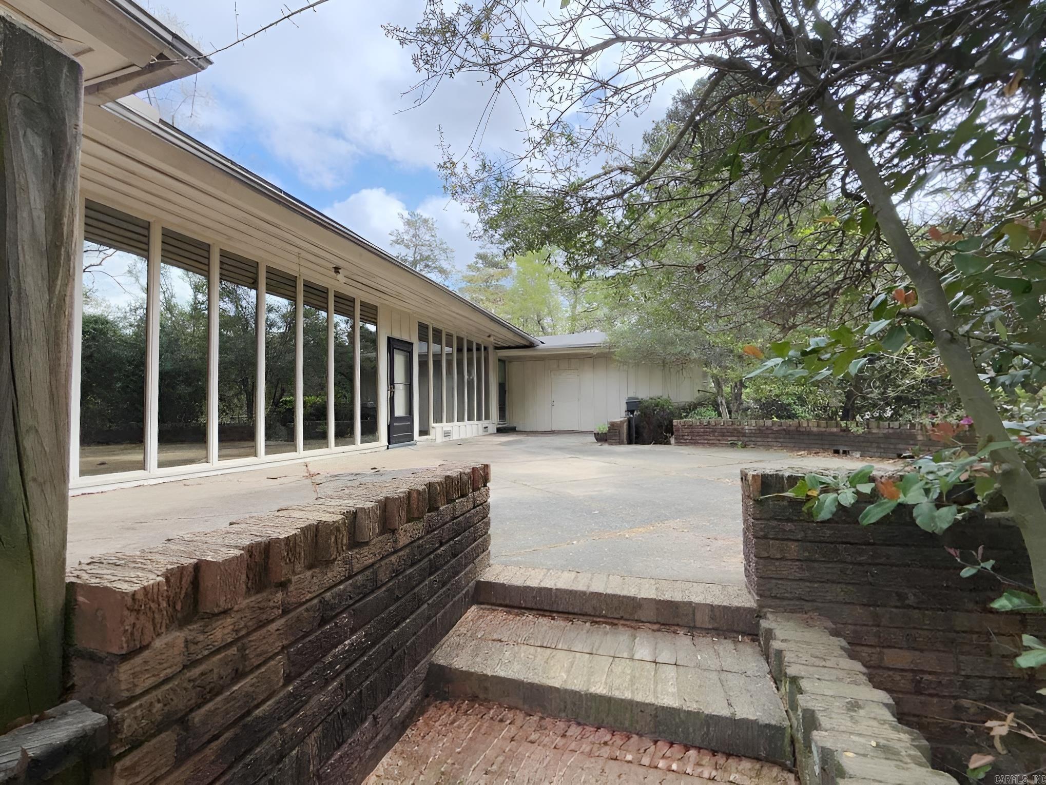 COUNTRY CLUB COLONY - Residential