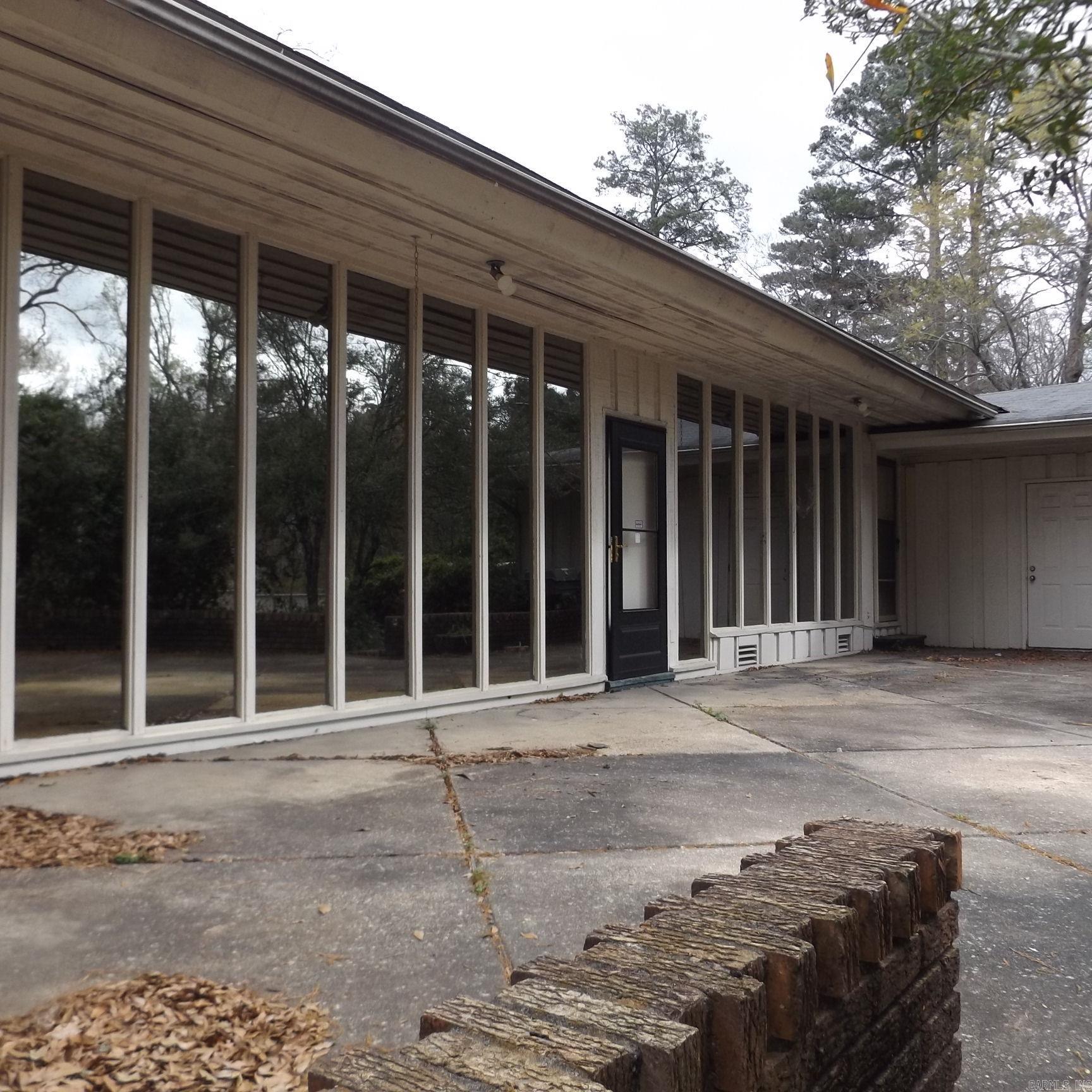 COUNTRY CLUB COLONY - Residential