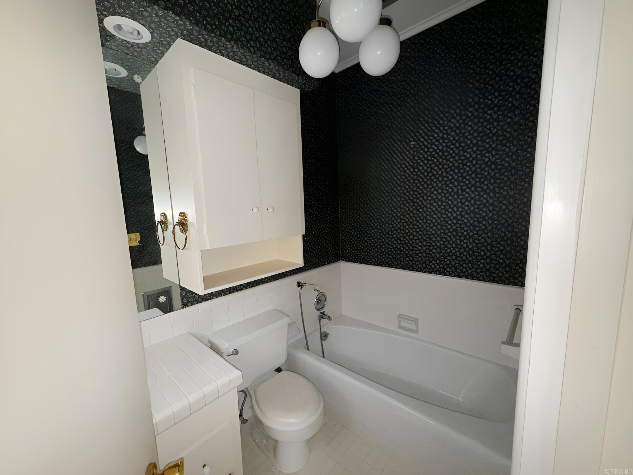 COUNTRY CLUB COLONY - Residential