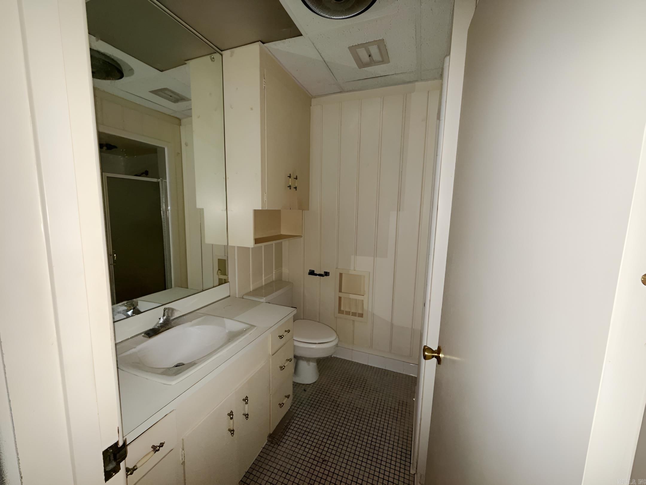 COUNTRY CLUB COLONY - Residential