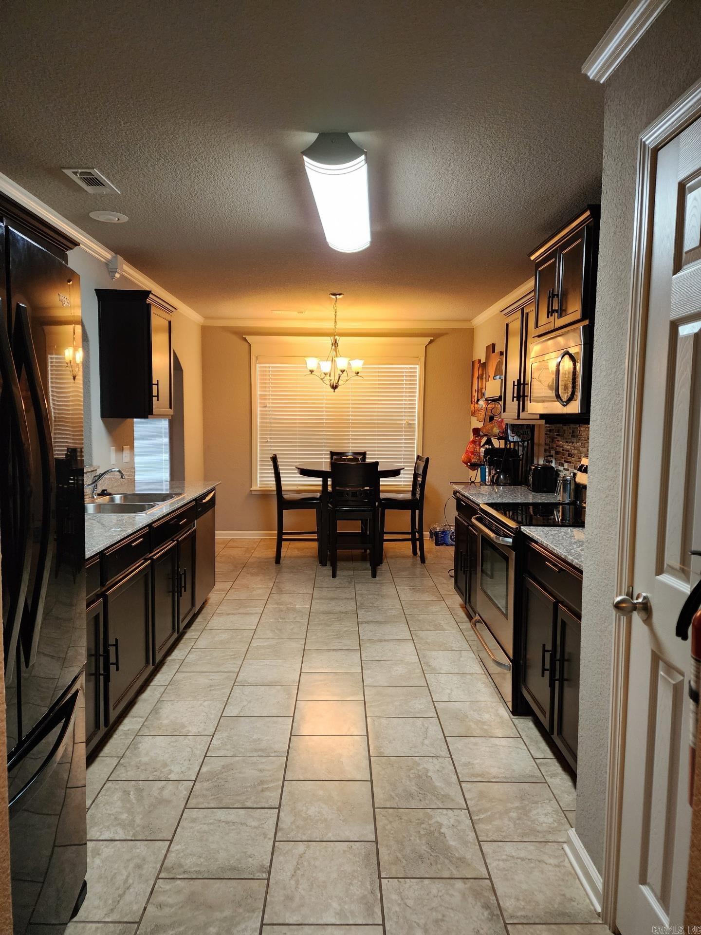 NORTH HILLS ESTATES - Residential
