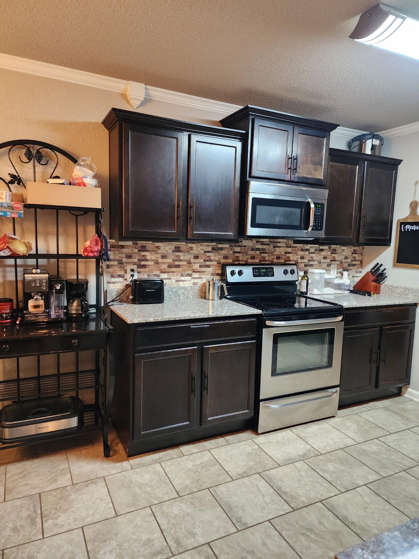 NORTH HILLS ESTATES - Residential