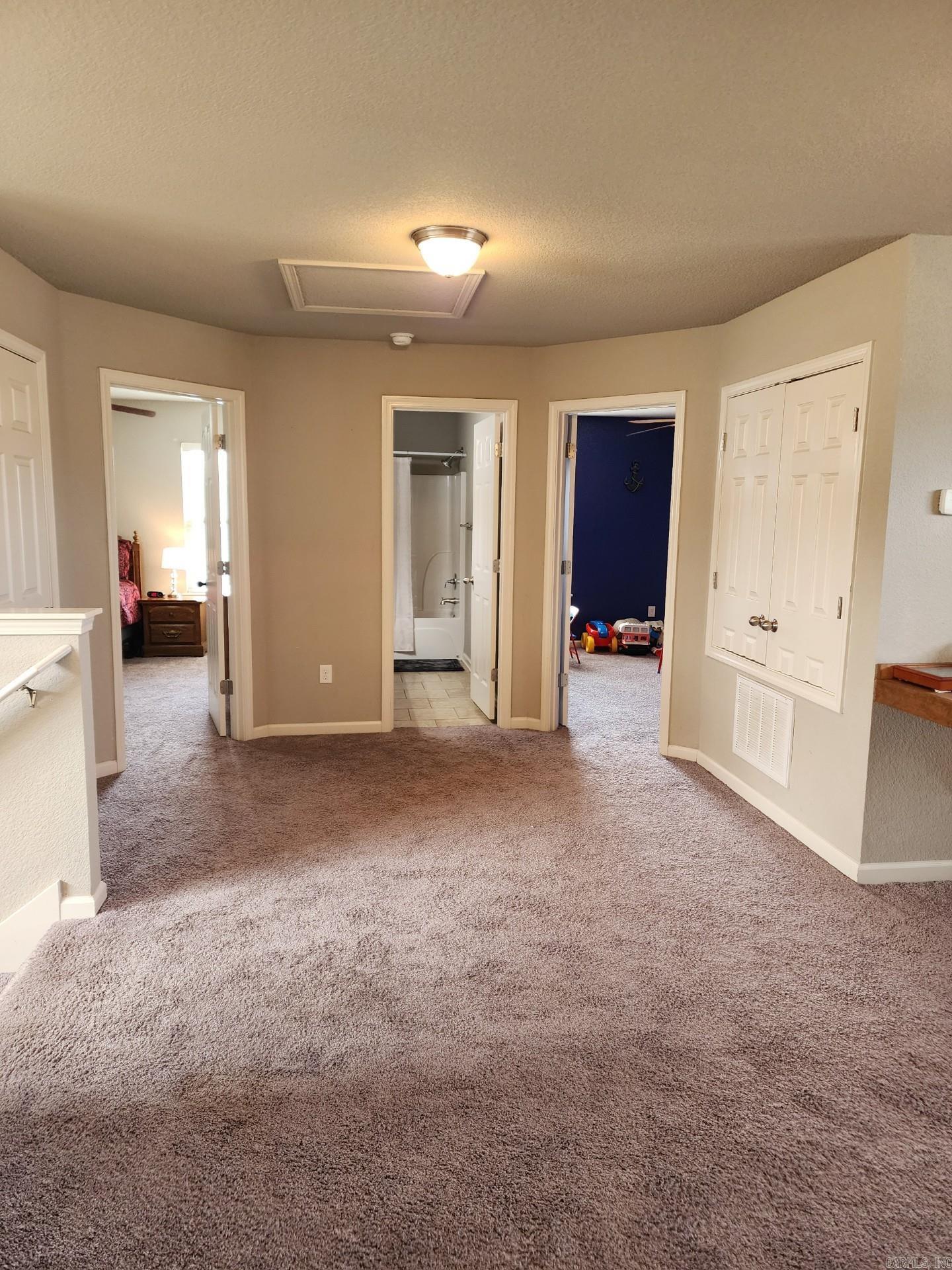 NORTH HILLS ESTATES - Residential