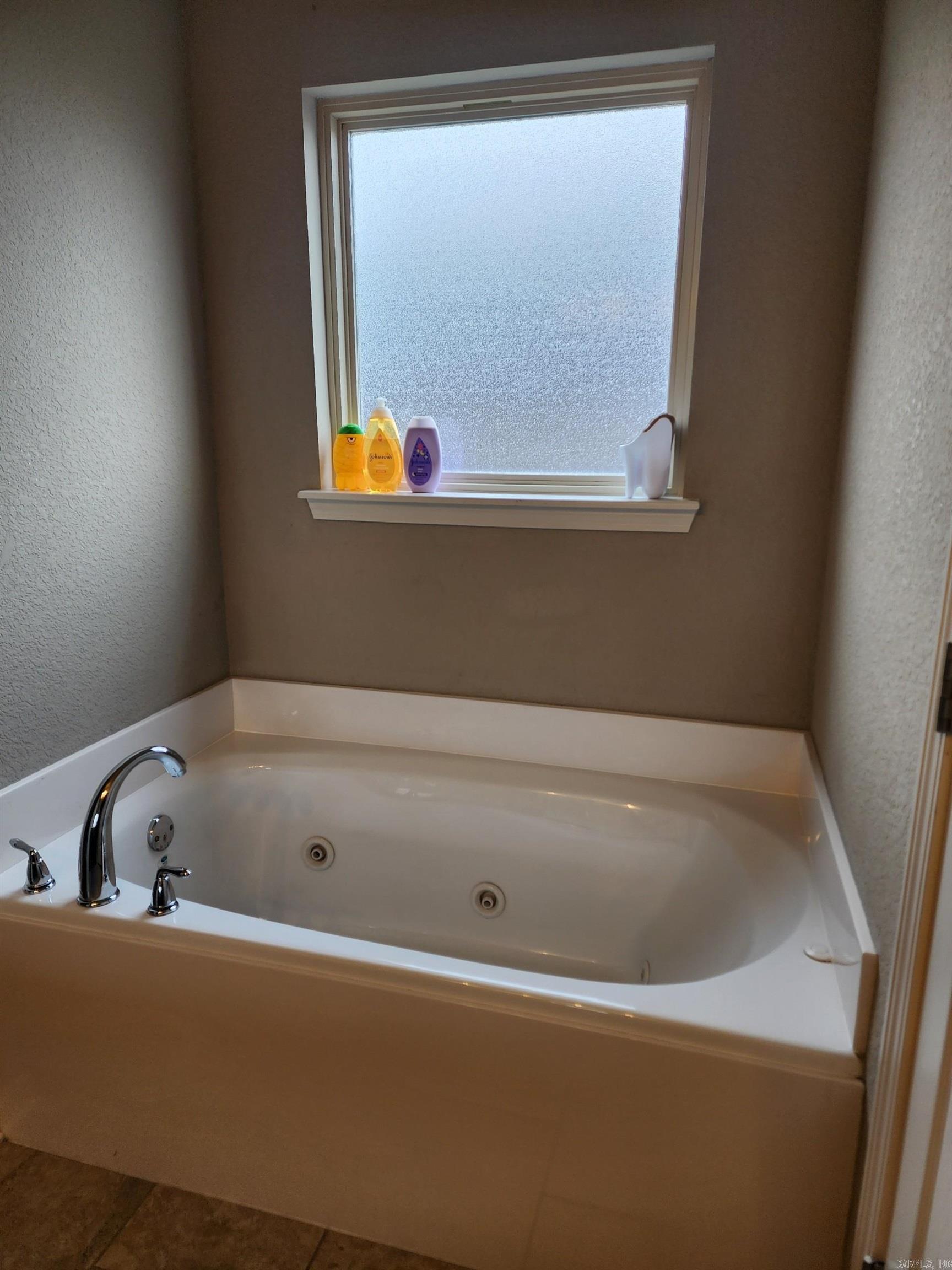 NORTH HILLS ESTATES - Residential