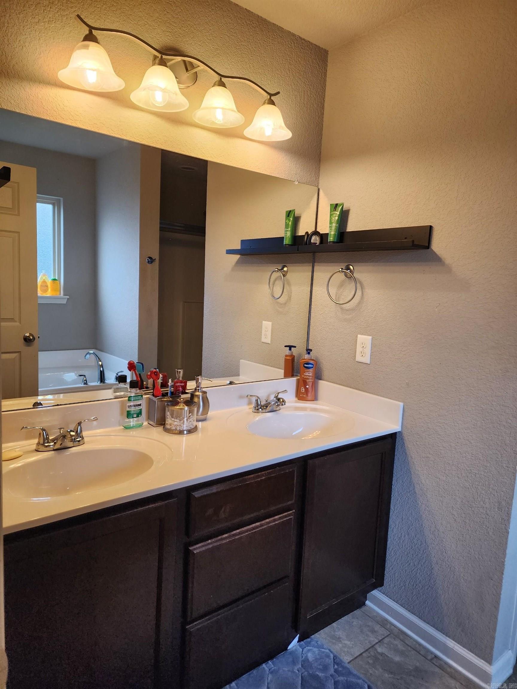 NORTH HILLS ESTATES - Residential