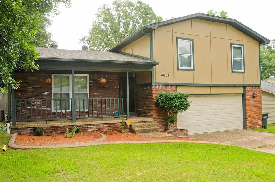 Great House in the Heart of Sherwood! 3bed/2baths. Large Open Living Room w/ Vaulted Ceilings and Office Space.  Eat-in Kitchen w/ Laundry Room. Oversized Master Bedroom w/ Walk-In Closet.  NEW Roof. New Interior and Exterior Paint. NEW Garage Door. Large Backyard w/ Storage Building.  Setup a Property Showing Today!!!