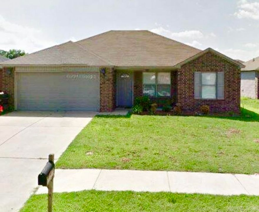 Super nice 3 bedroom, 2 bath, with privacy-fenced back yard in a "cul-de-sac"! This beauty won't last long! Schedule your private tour today!