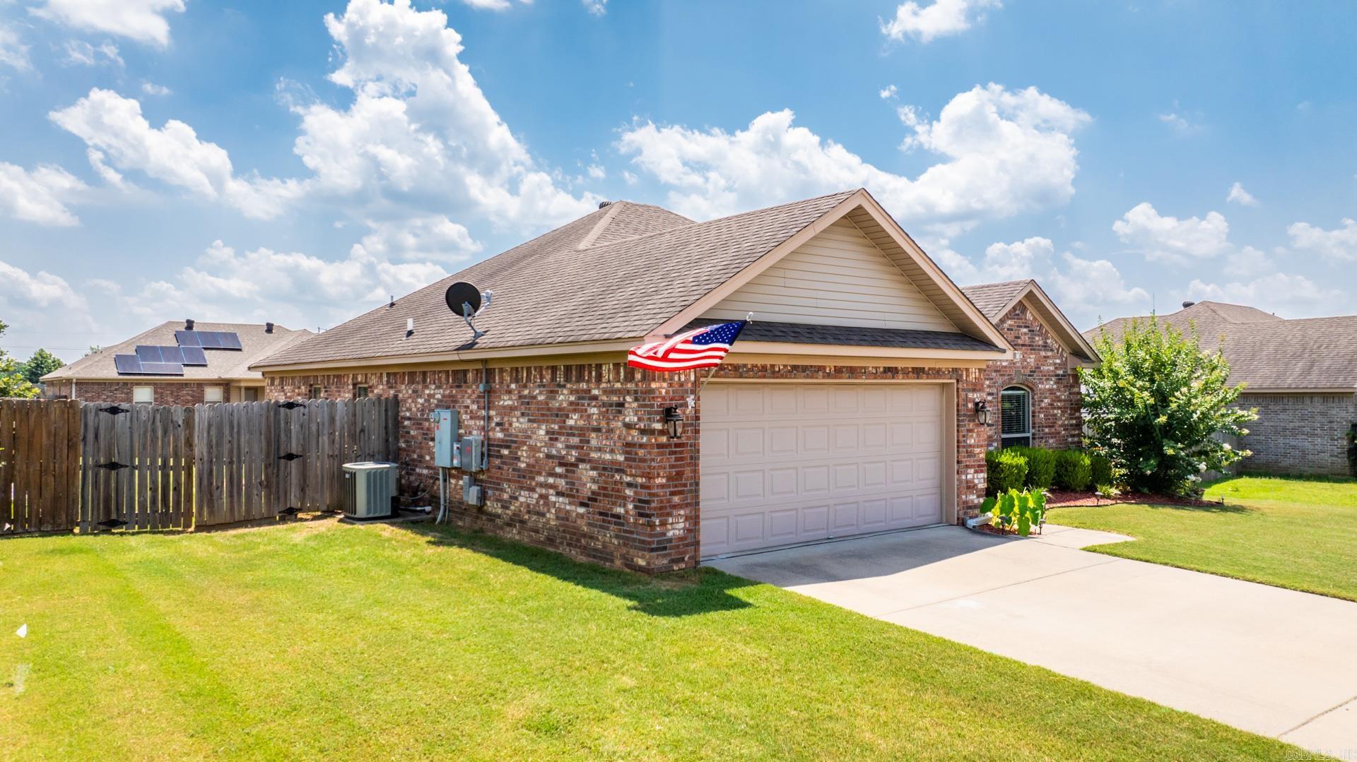 CROSS CREEK - Residential