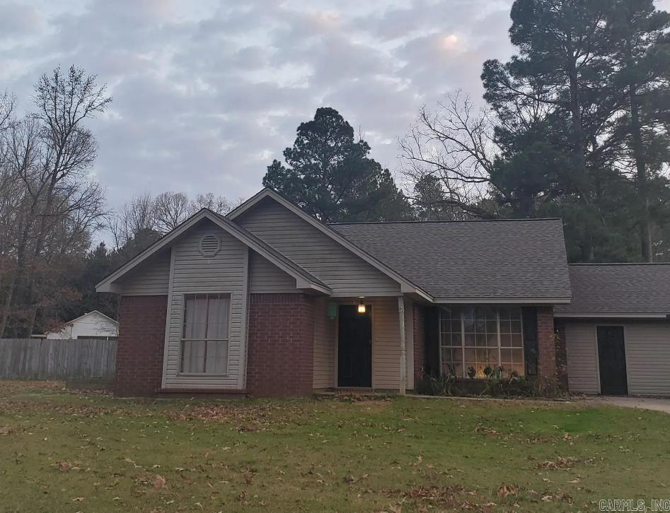 Spacious 3 Bedroom, 2 bath. Plus, a bonus room. Large eat in Kitchen. Split floor plan with a roomy master suite, and large Walk-in closet. Spacious laundry room. The full second bathroom accommodate the additional bedrooms. Two car garage.