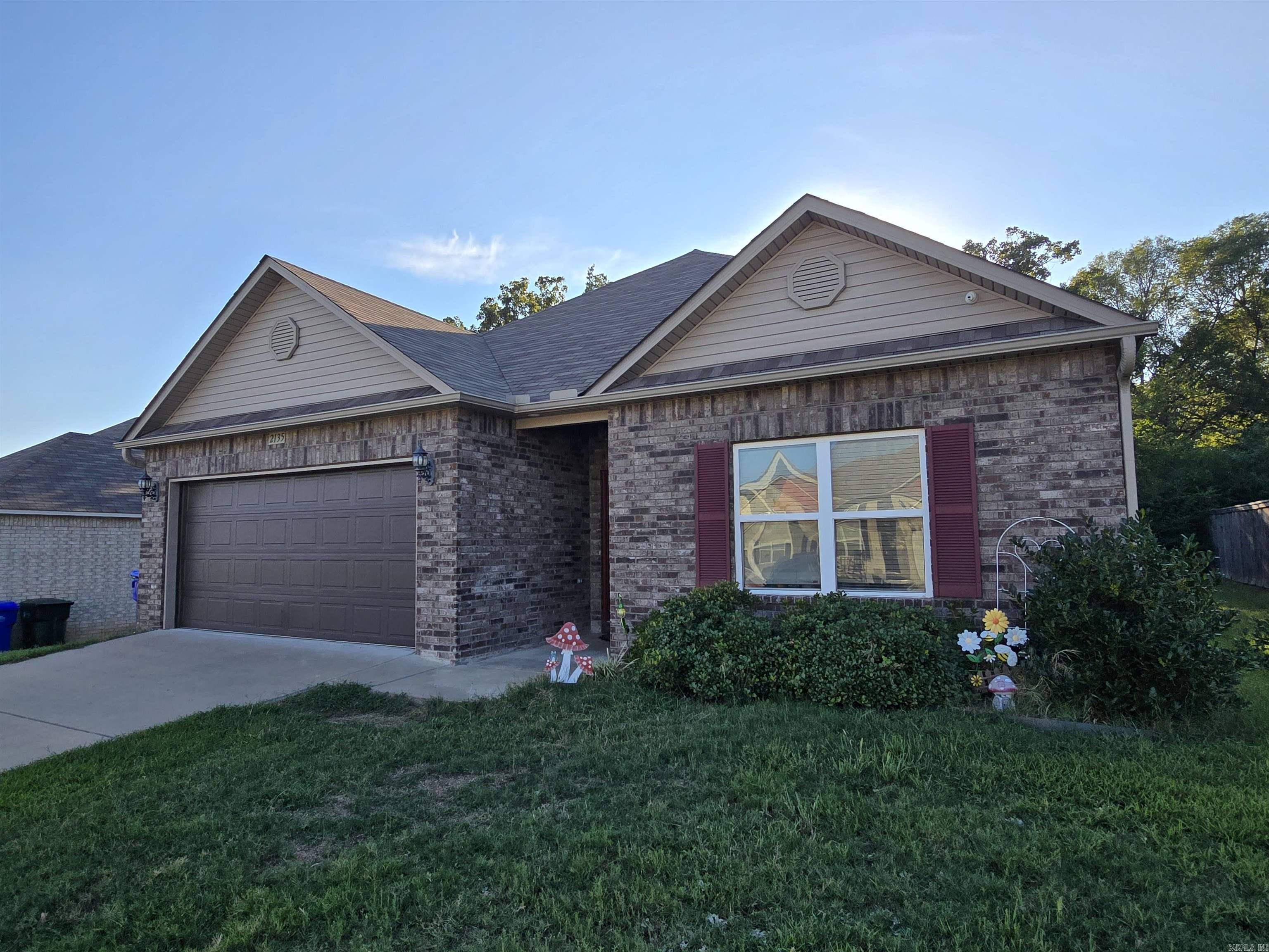 Lovely 3 bed, 2 bath one-owner home in a cute neighborhood! Conveniently located near shopping centers, sports fields, and a variety of restaurants. This well-maintained home is perfect for first-time buyers, investors, or anyone looking to live closer to the heart of Conway. Don't miss this opportunity!