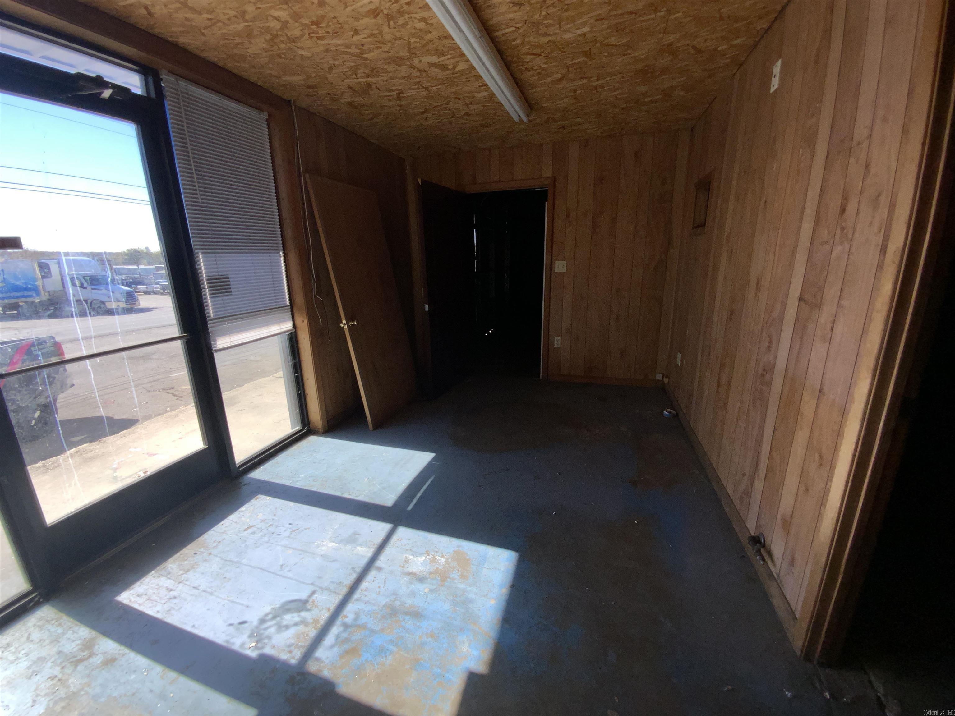 Maxfield Southern - Commercial Sale