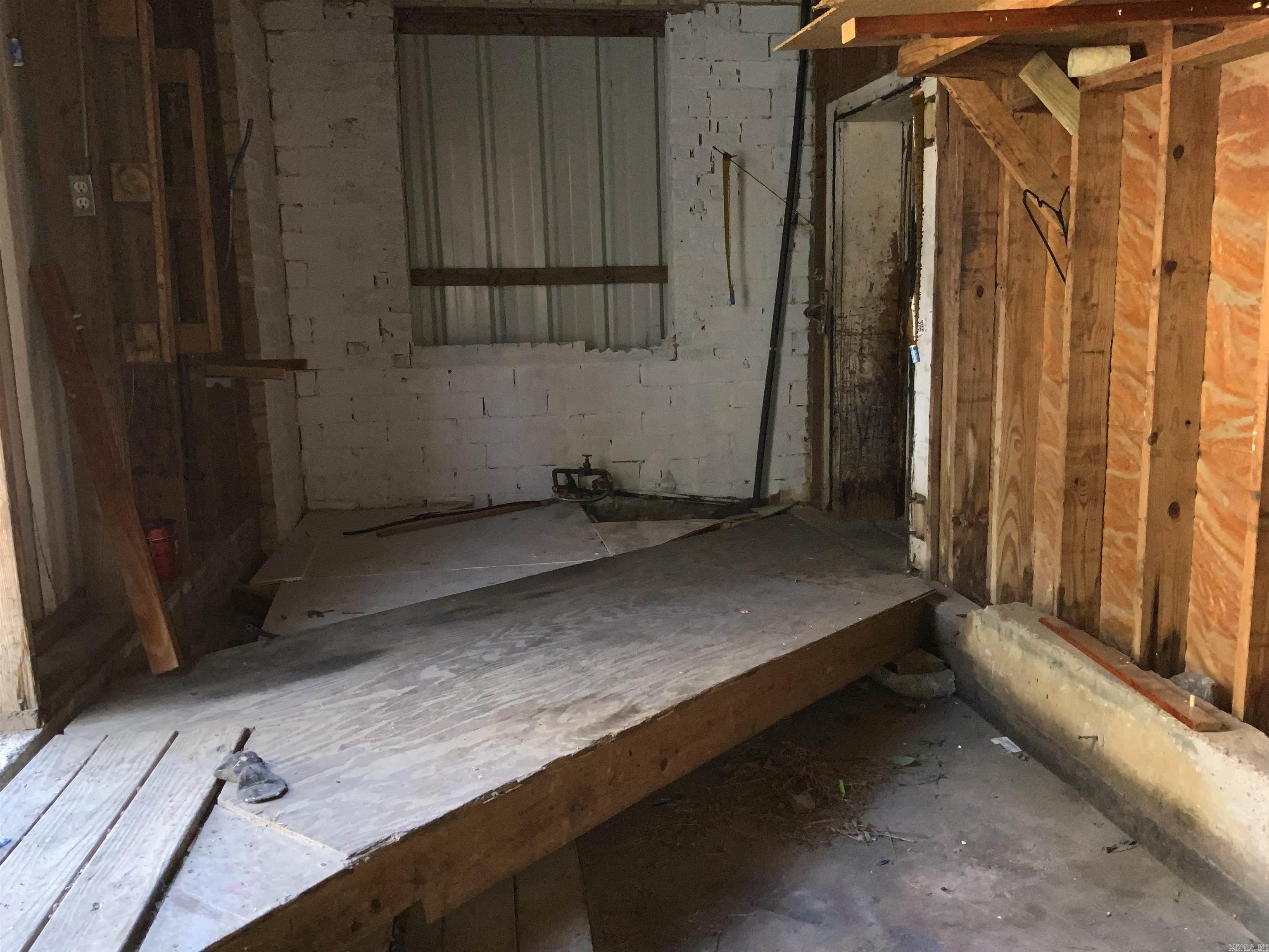 Maxfield Southern - Commercial Sale