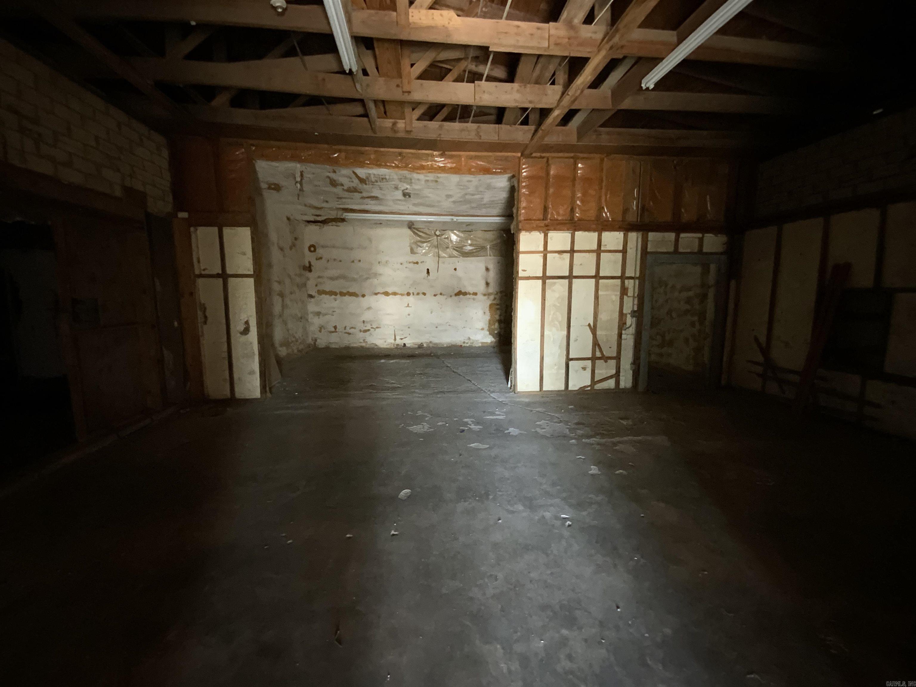 Maxfield Southern - Commercial Sale