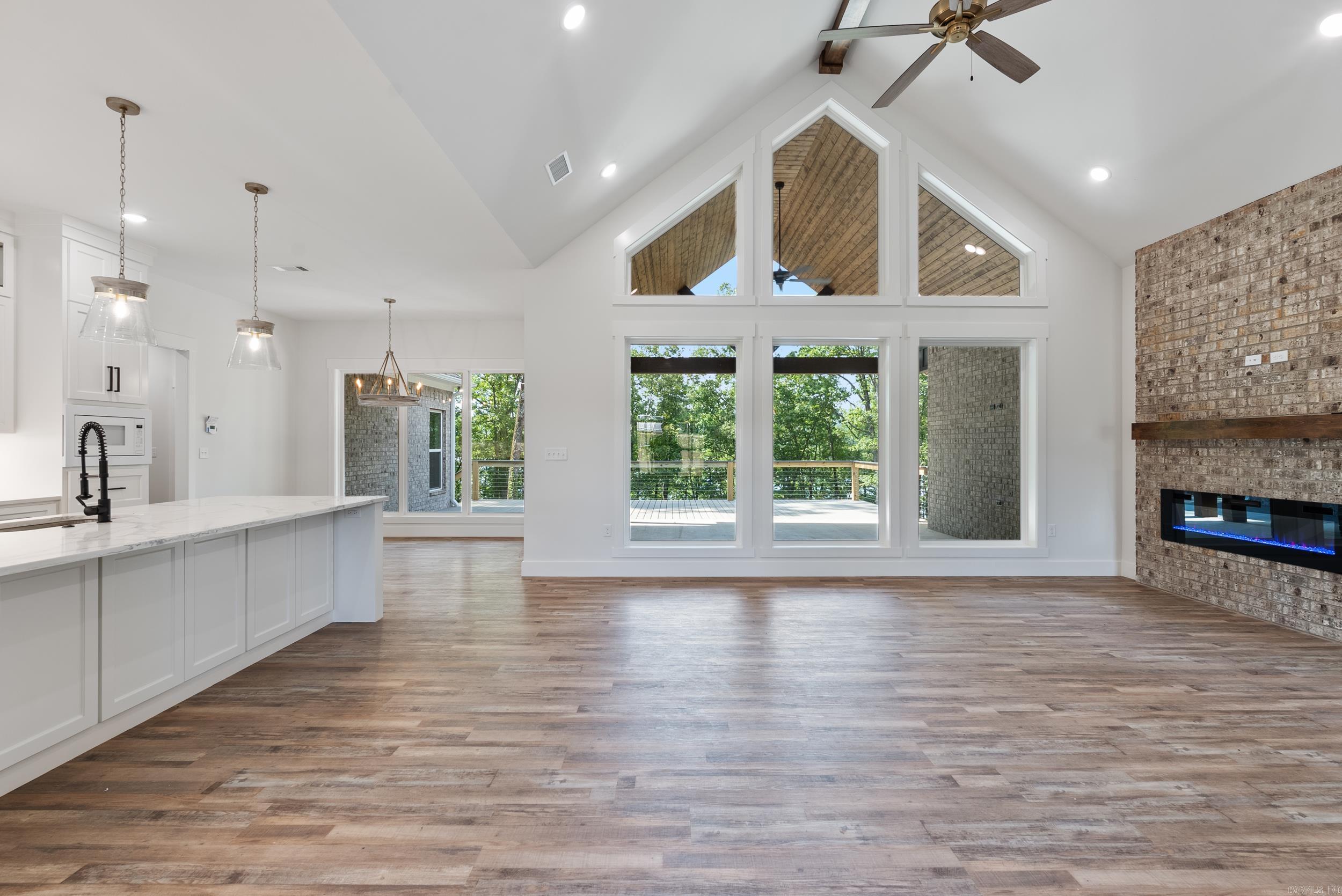 CRYSTAL BROOKE SHORES - Residential