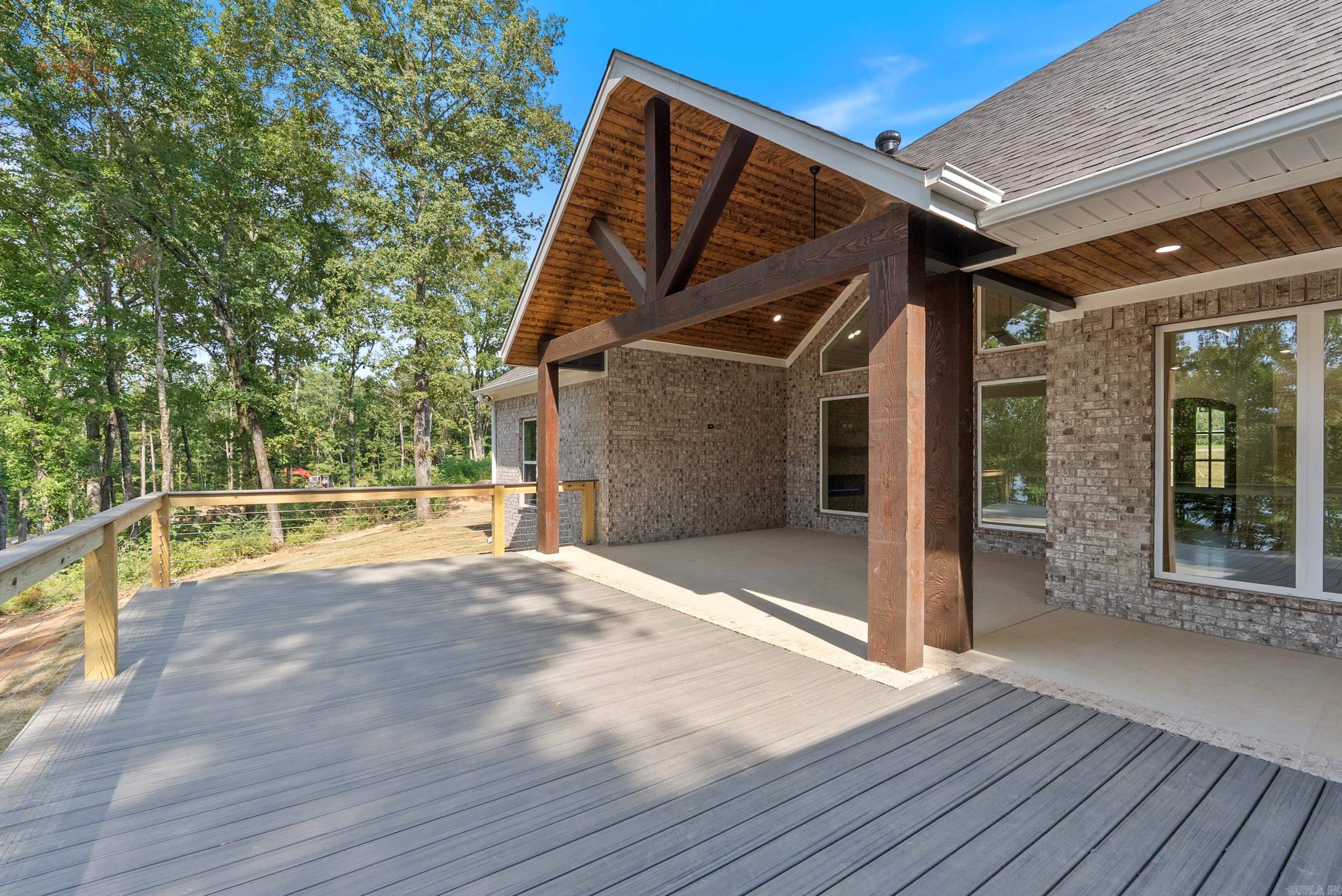 CRYSTAL BROOKE SHORES - Residential