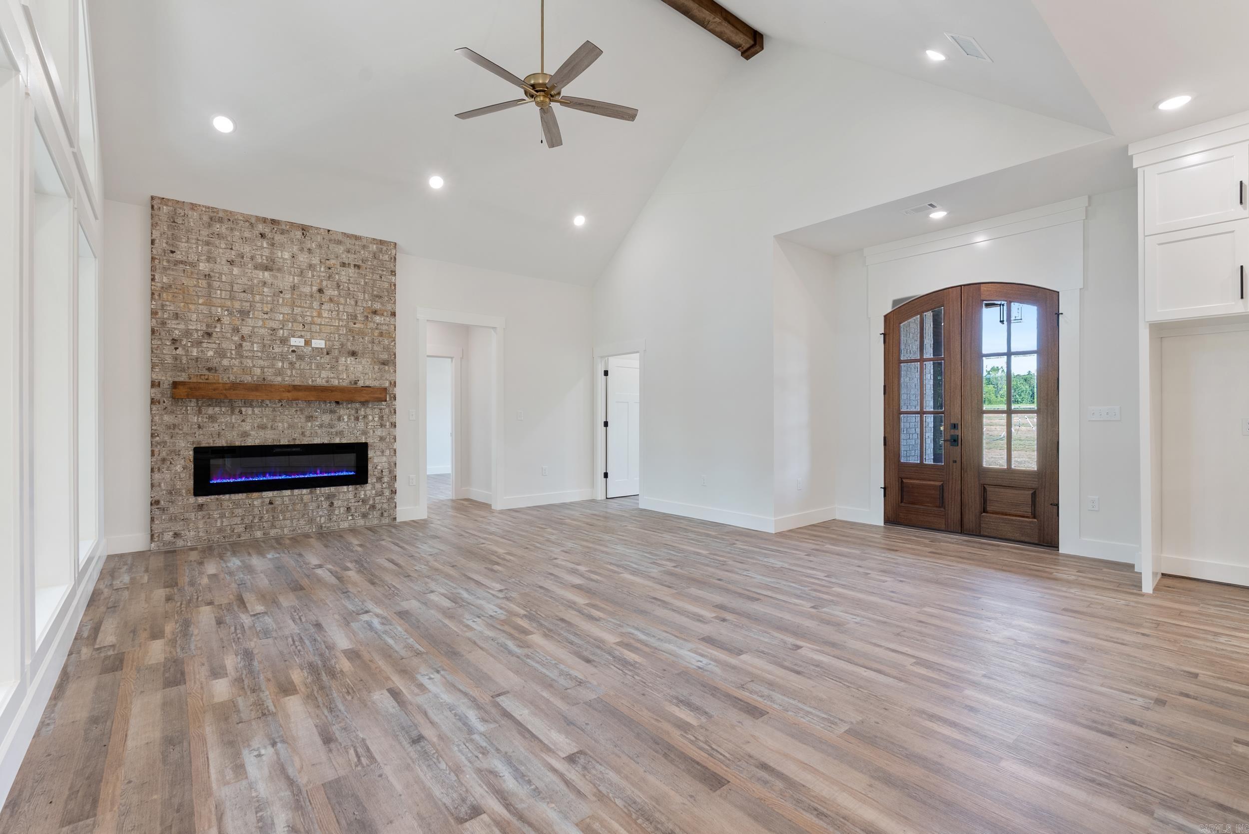 CRYSTAL BROOKE SHORES - Residential