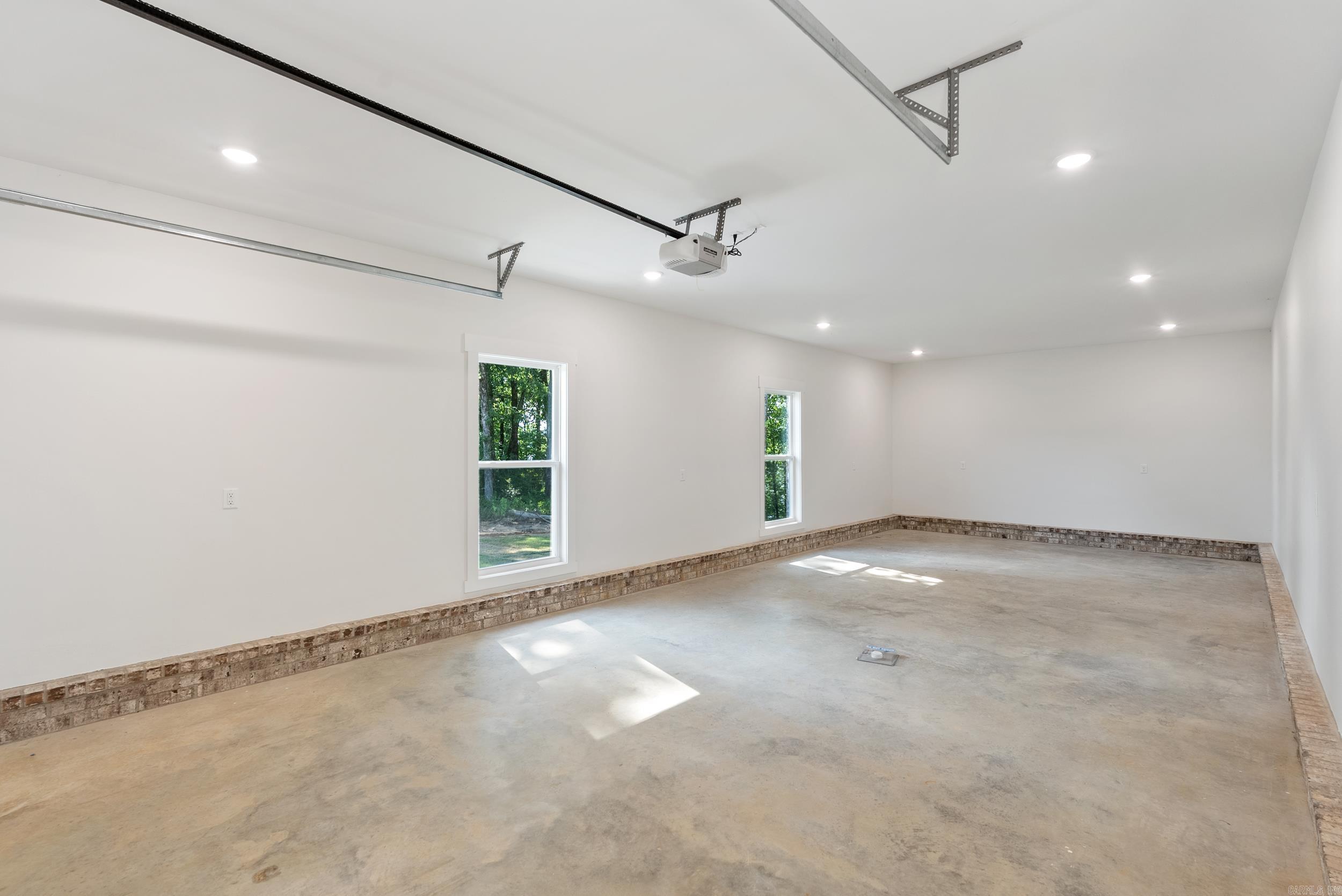 CRYSTAL BROOKE SHORES - Residential