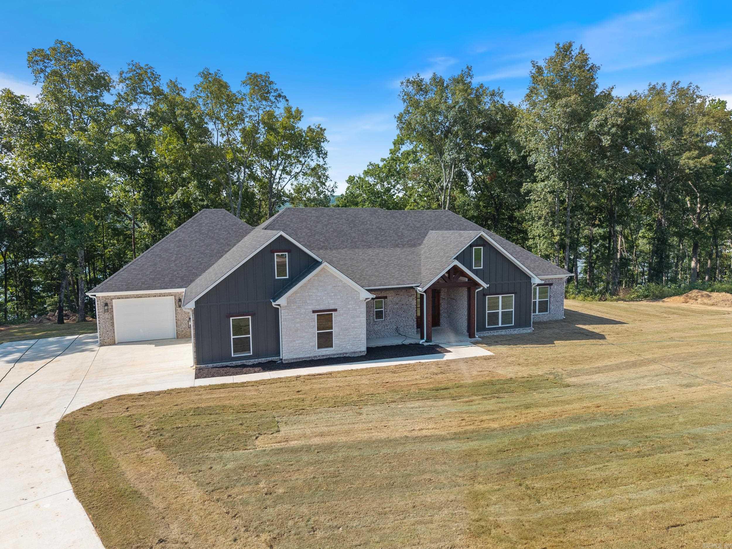 CRYSTAL BROOKE SHORES - Residential