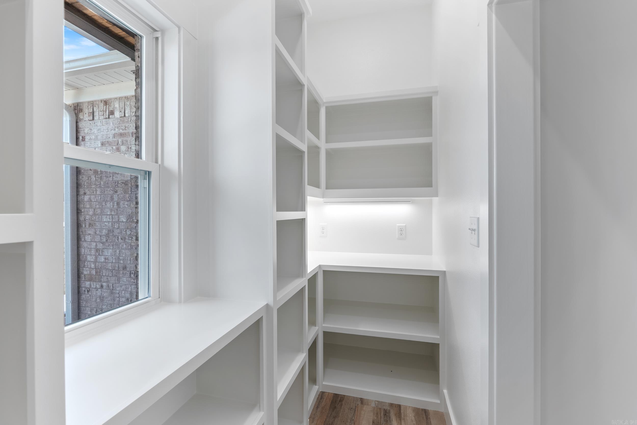 CRYSTAL BROOKE SHORES - Residential