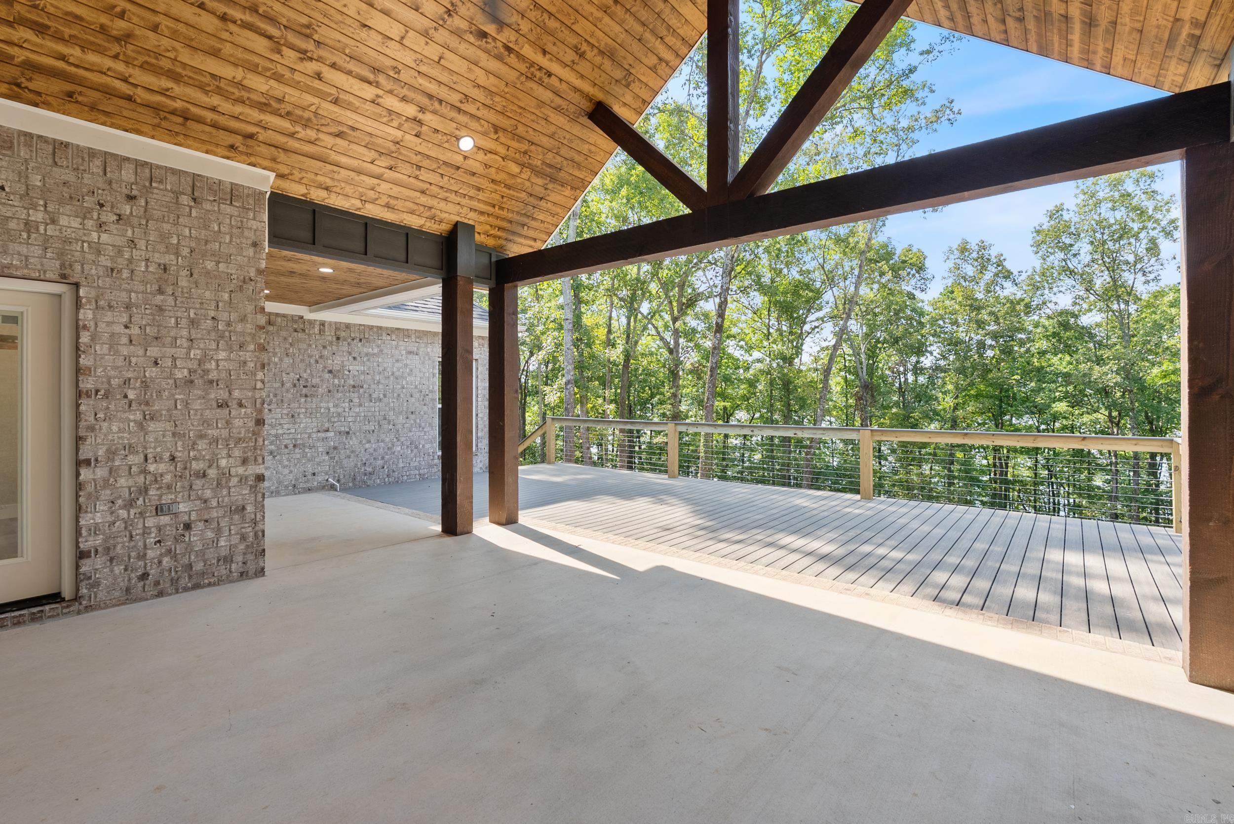 CRYSTAL BROOKE SHORES - Residential