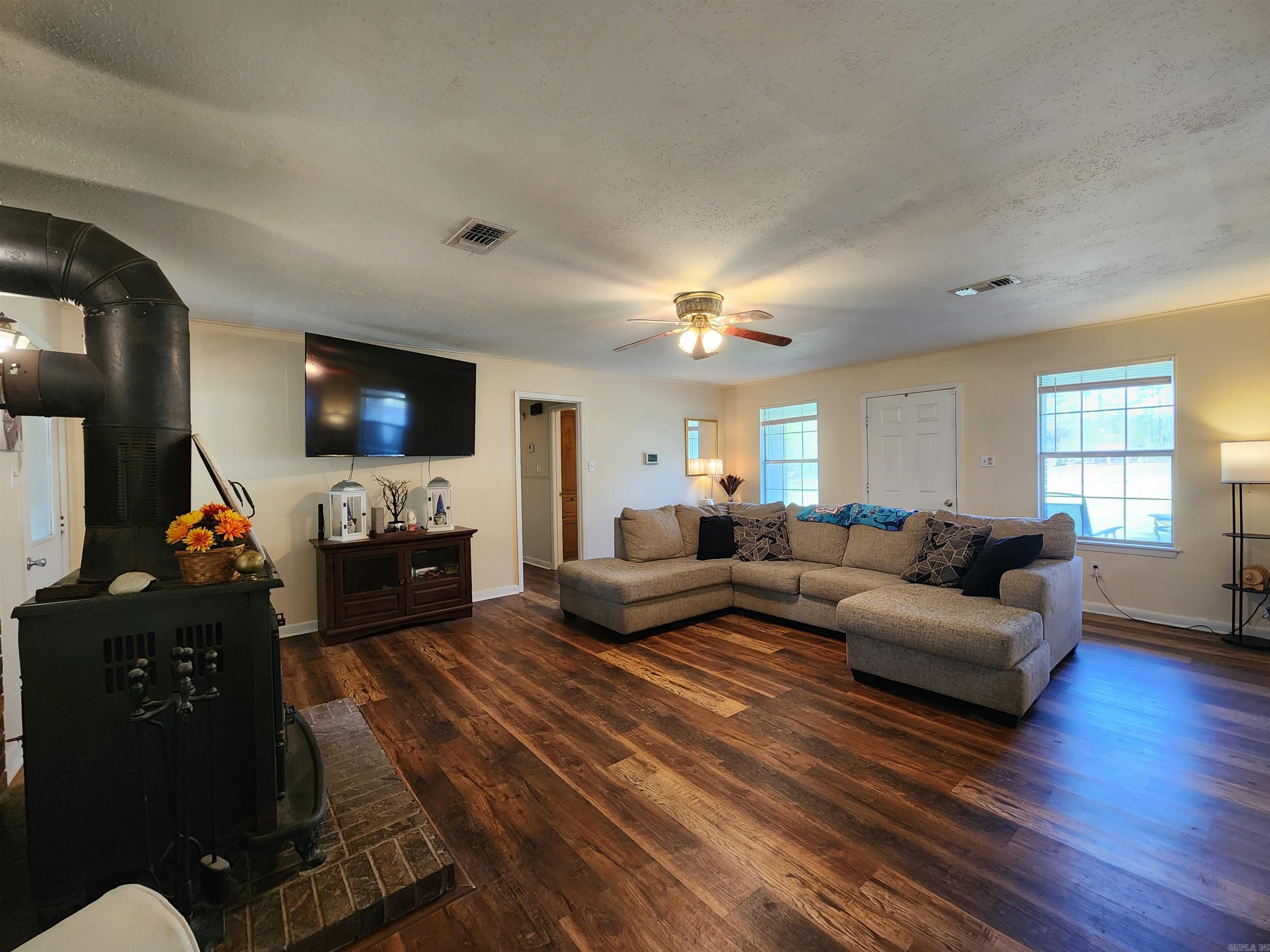 JAMESTOWN DEVL CO S/D - Residential