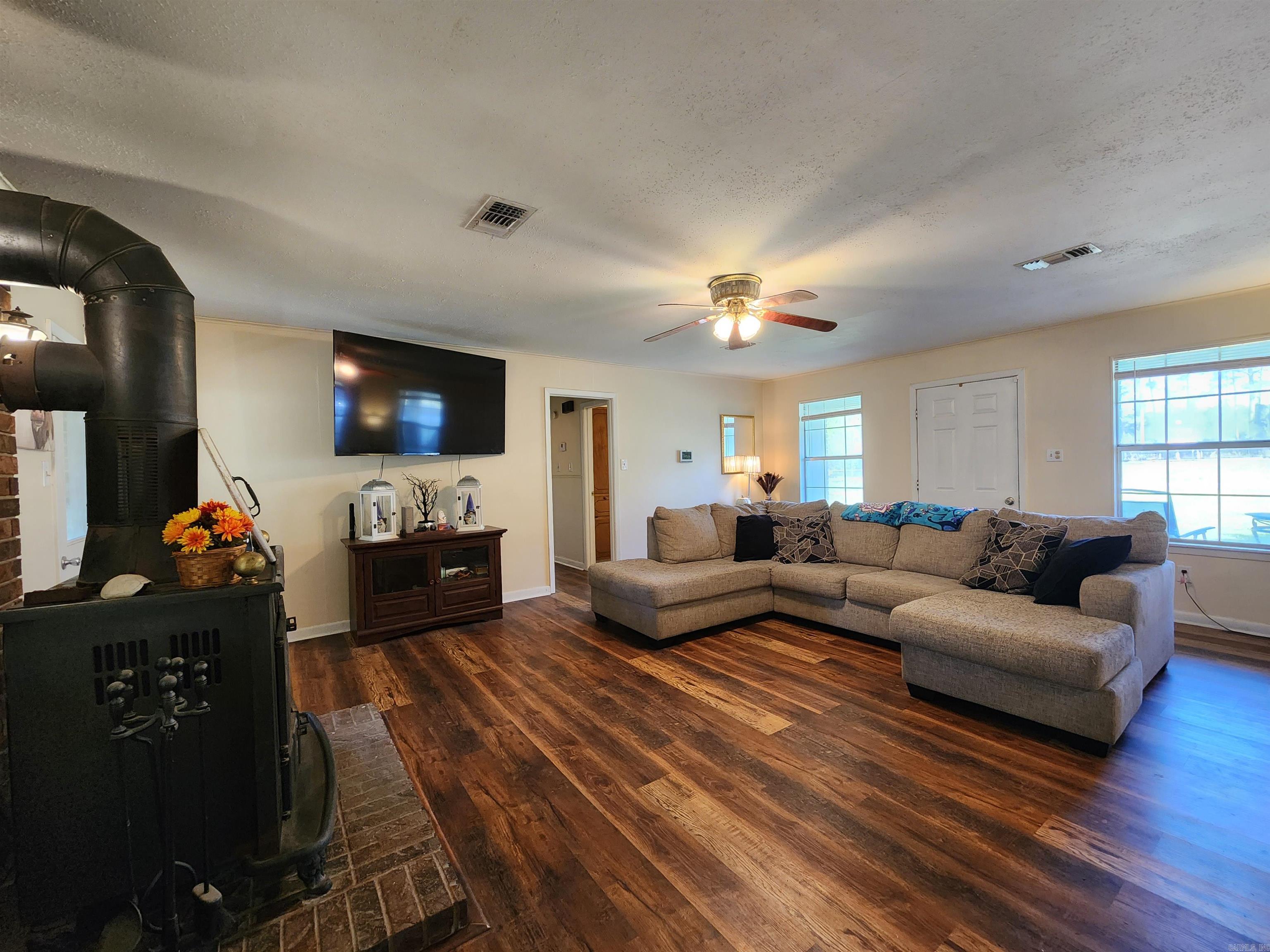 JAMESTOWN DEVL CO S/D - Residential