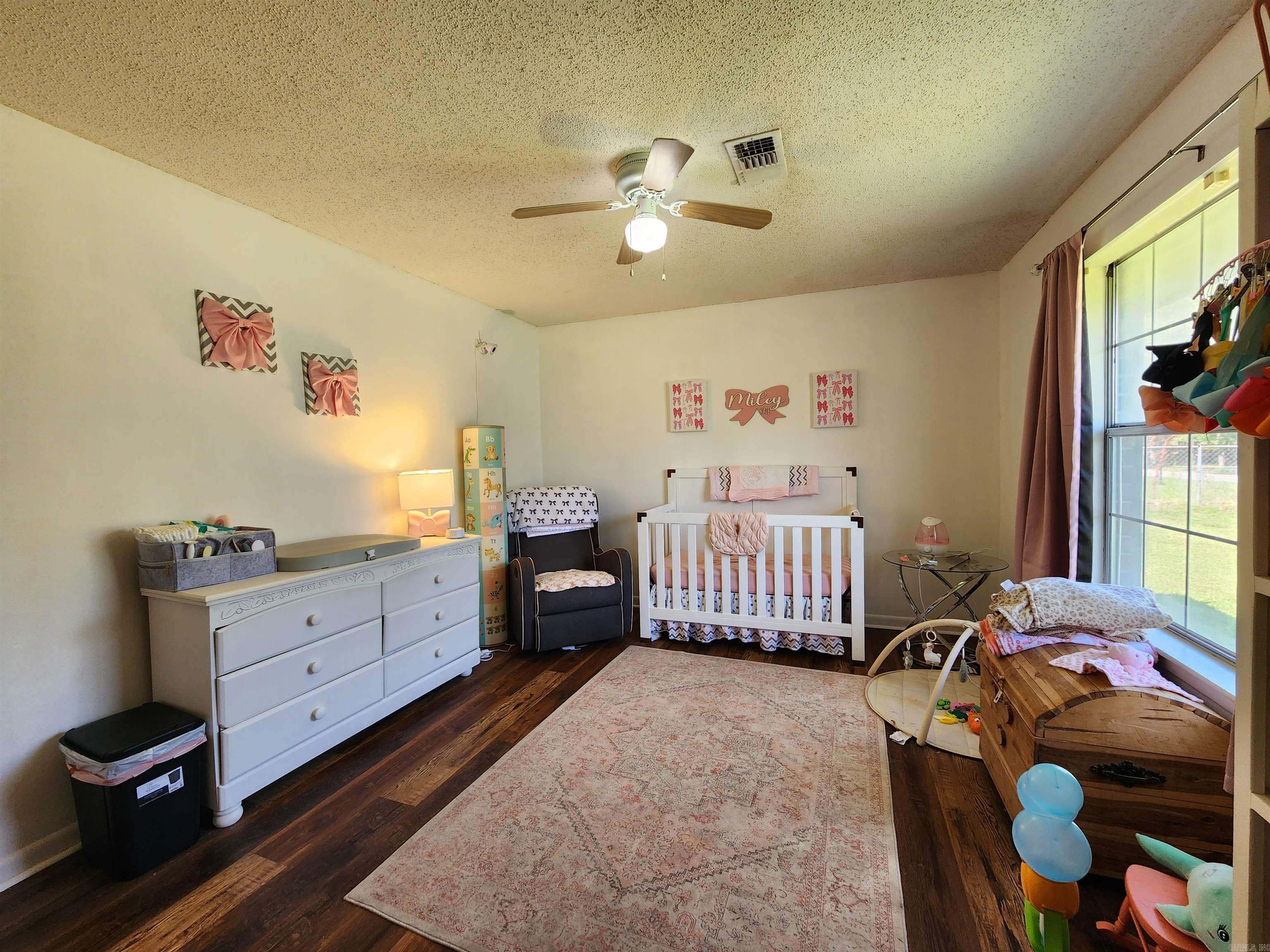 JAMESTOWN DEVL CO S/D - Residential