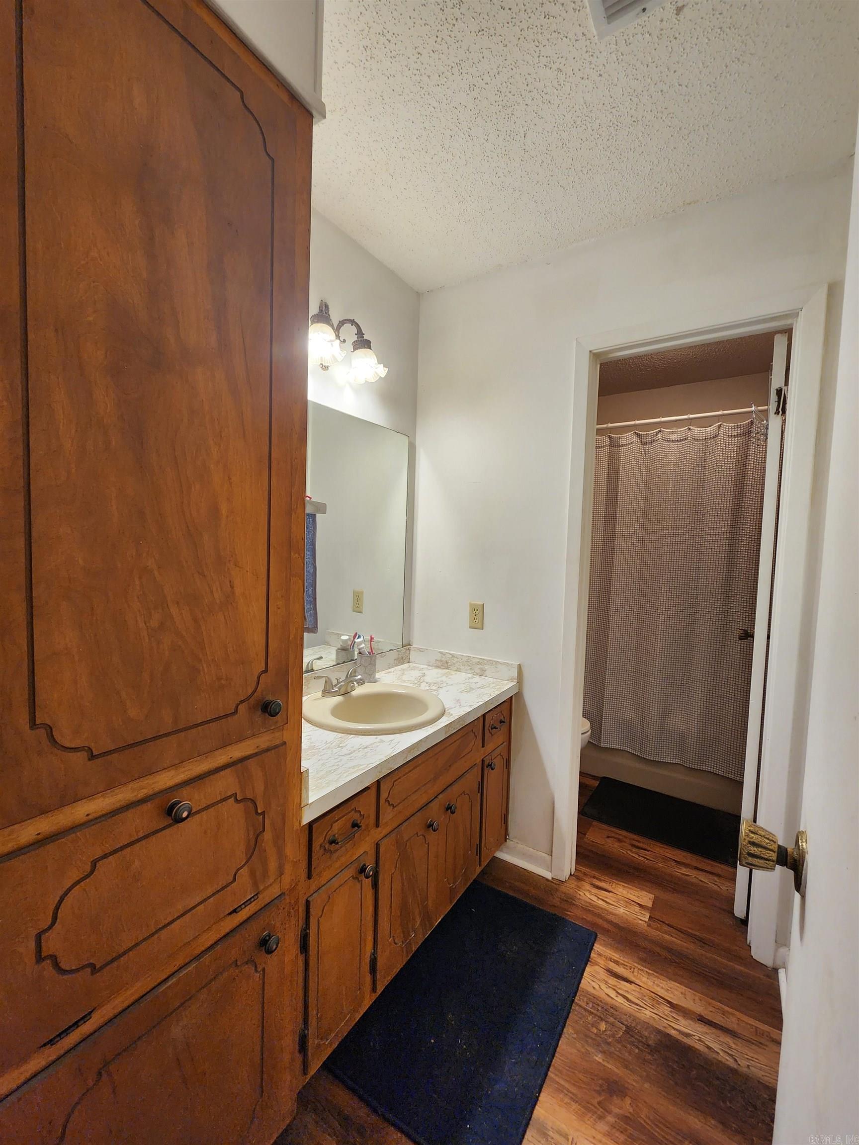 JAMESTOWN DEVL CO S/D - Residential