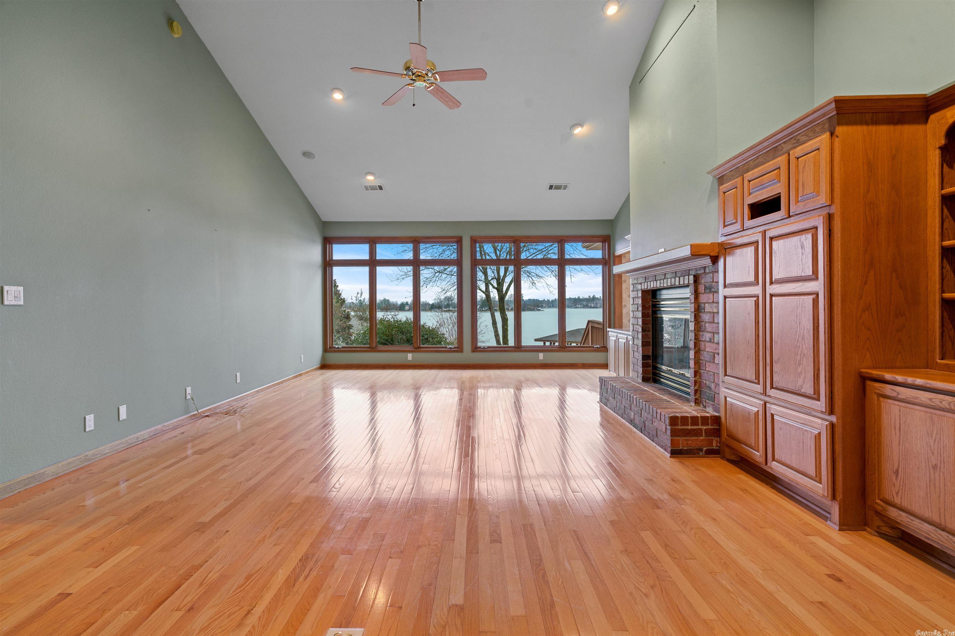 ADORACION - Residential