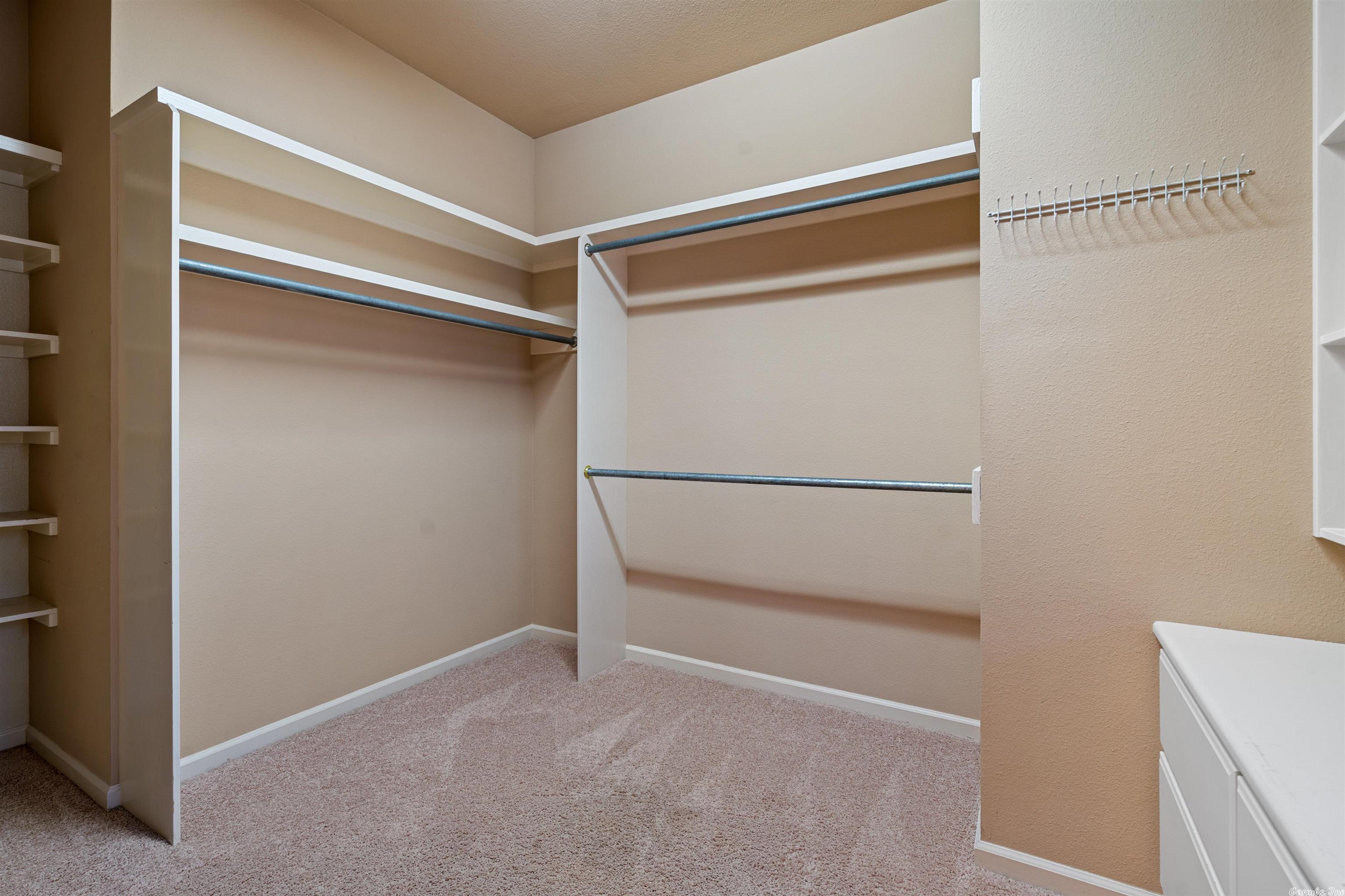 ADORACION - Residential