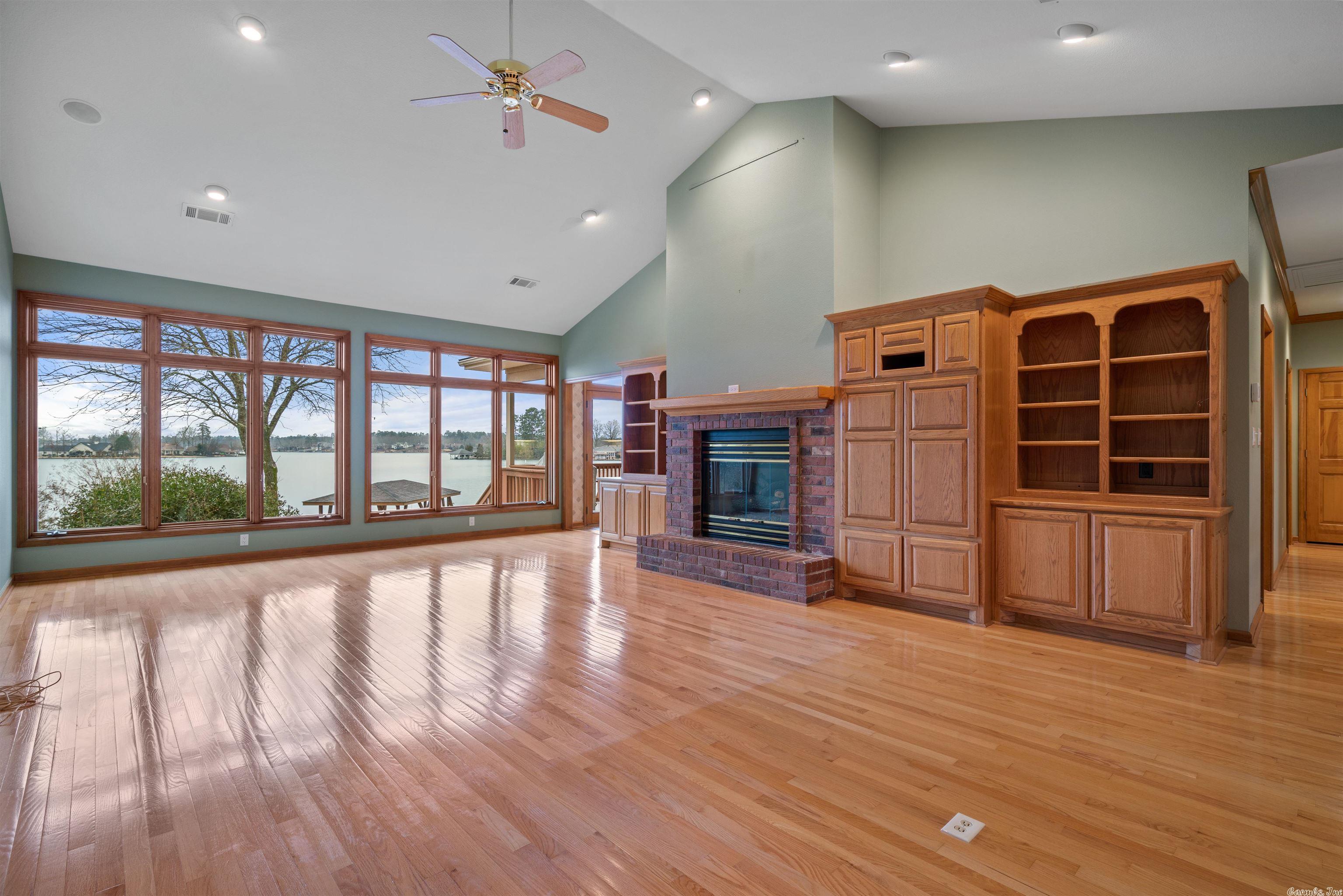 ADORACION - Residential