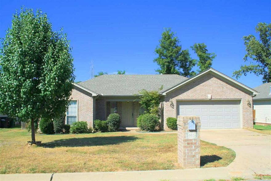 Wonderful home in Sherwood that is MOVE-IN ready!!  Like new everything!  Very open kitchen/dining floor plan with tons of room in both.  Split bedroom plan with good closet storage. Very friendly neighborhood, close to schools and shopping!! There is also a small office room with built-ins off of the laundry area.  Washer/Dryer are negotiable.  Master bath is very spacious and has a towel heating rack!  This home is clean as a whistle and very well maintained!