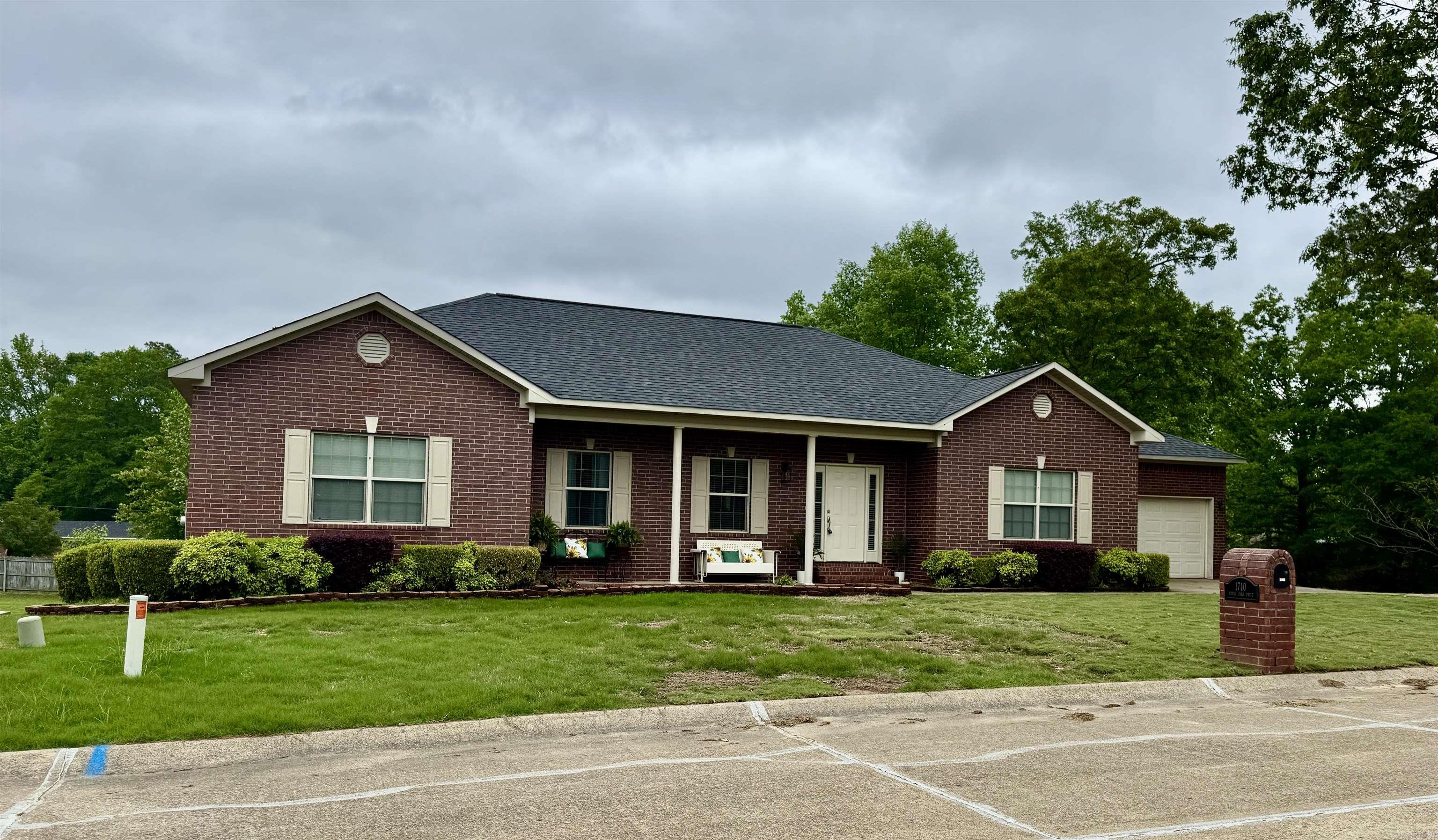 Royal Oaks - Residential
