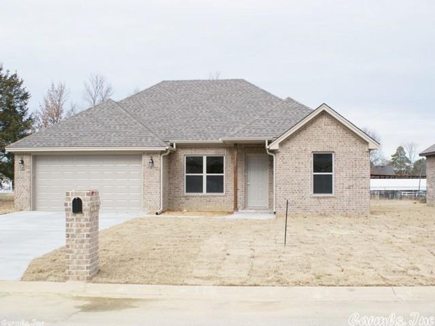 Newer home this brick 3BR/ 2BA 1412 sq ft home is in one of Searcy’s newest subdivisions. This home offers a split floor plan, carpet, laminate and tile flooring, 2 car garage with keyless entry, big family room, and great landscaping. Large eat in kitchen with crown molding. Master Bedroom has crown molding and tray ceiling, large master bathroom with double sinks, and has a large walk in closet. Easy no-steps entry from garage into house. Yard is sod and landscaped.