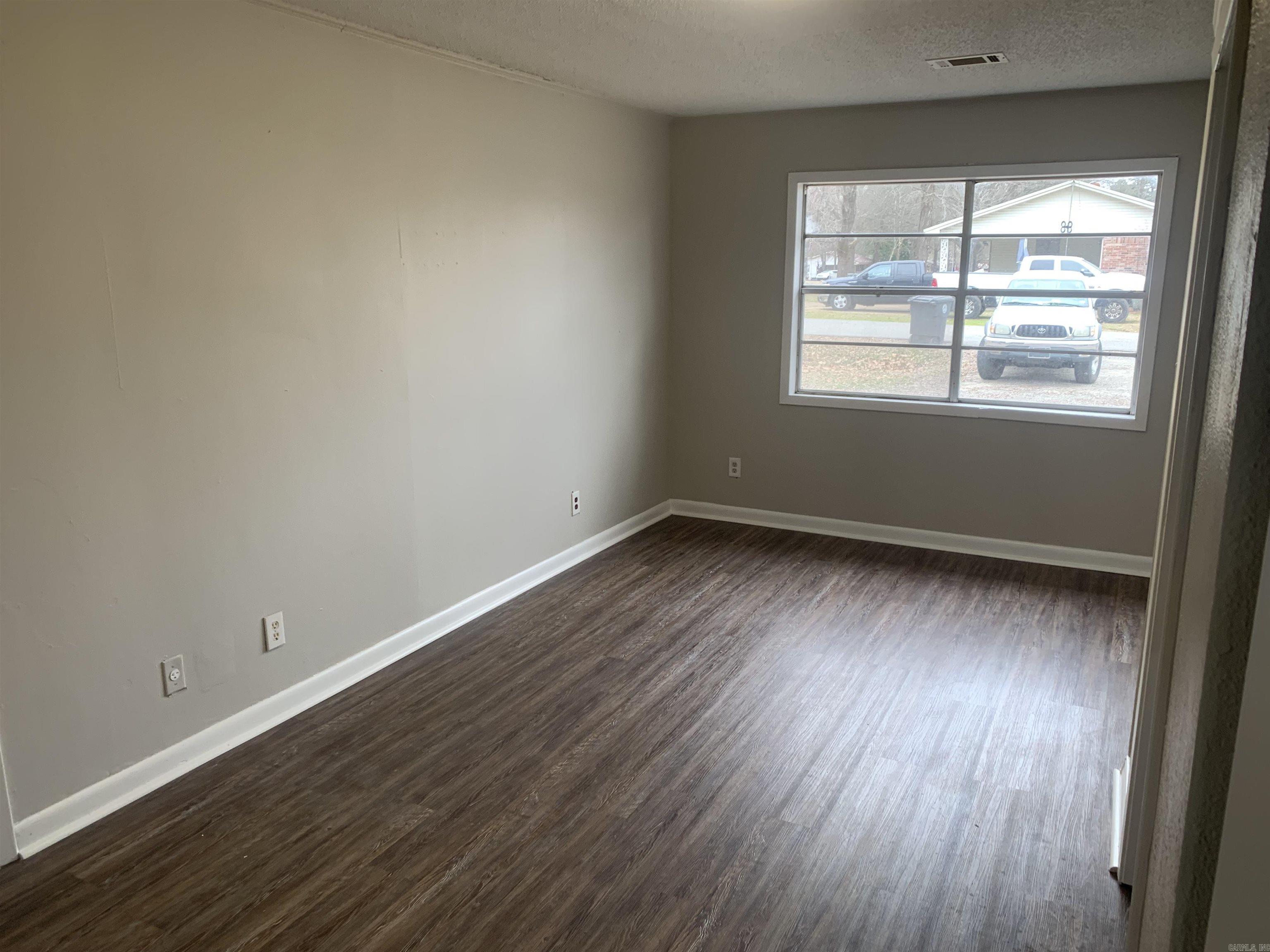 LAPLAZA ACRES - Residential