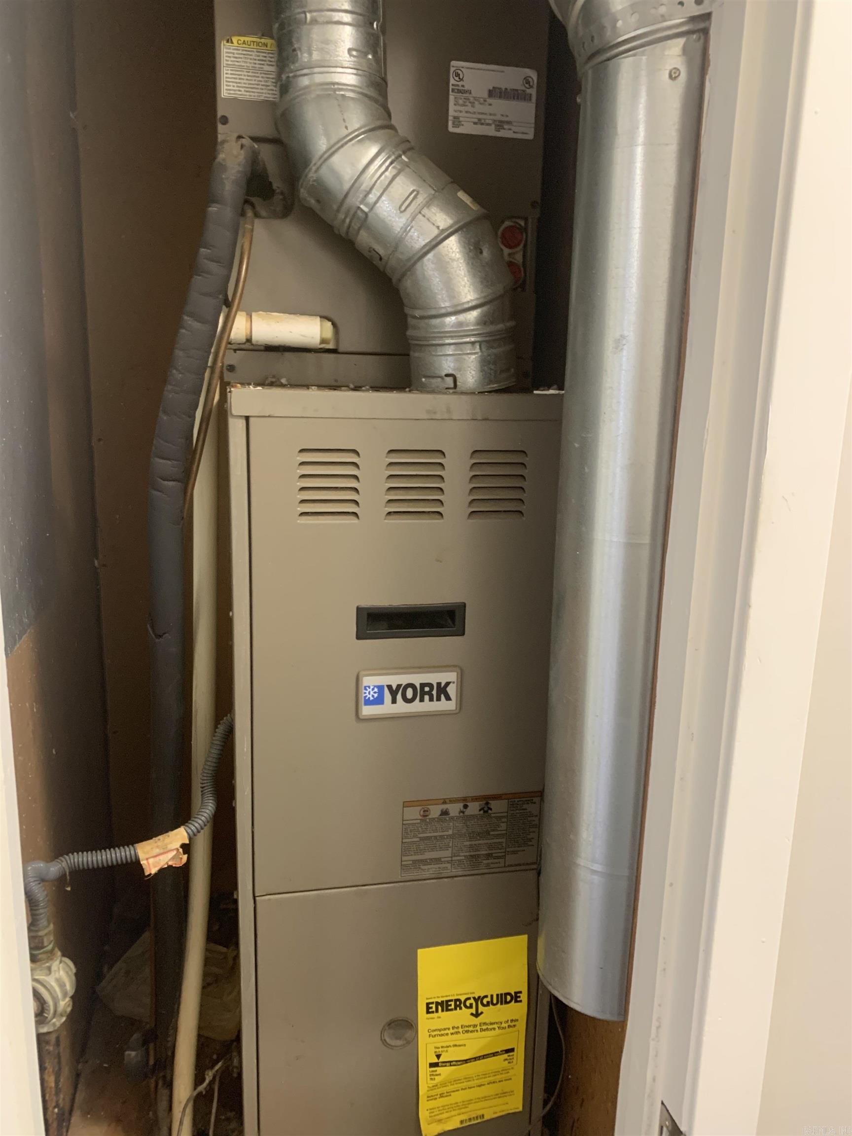 LAPLAZA ACRES - Residential