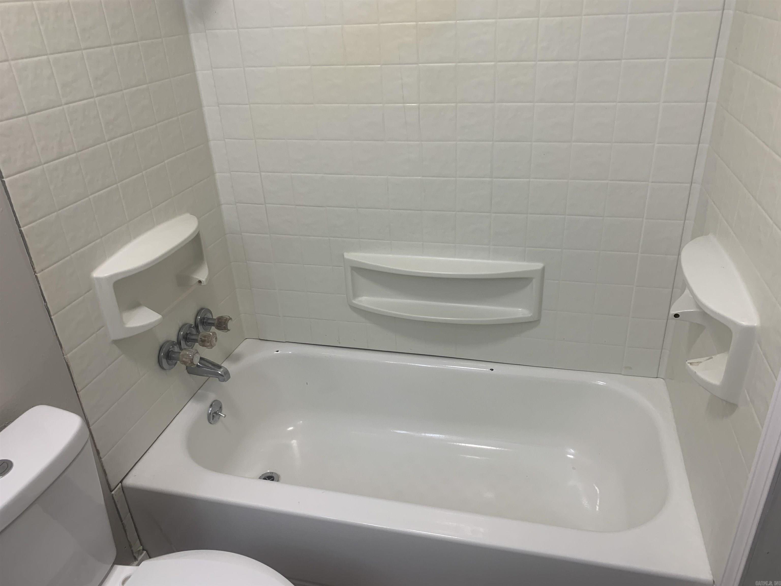 LAPLAZA ACRES - Residential