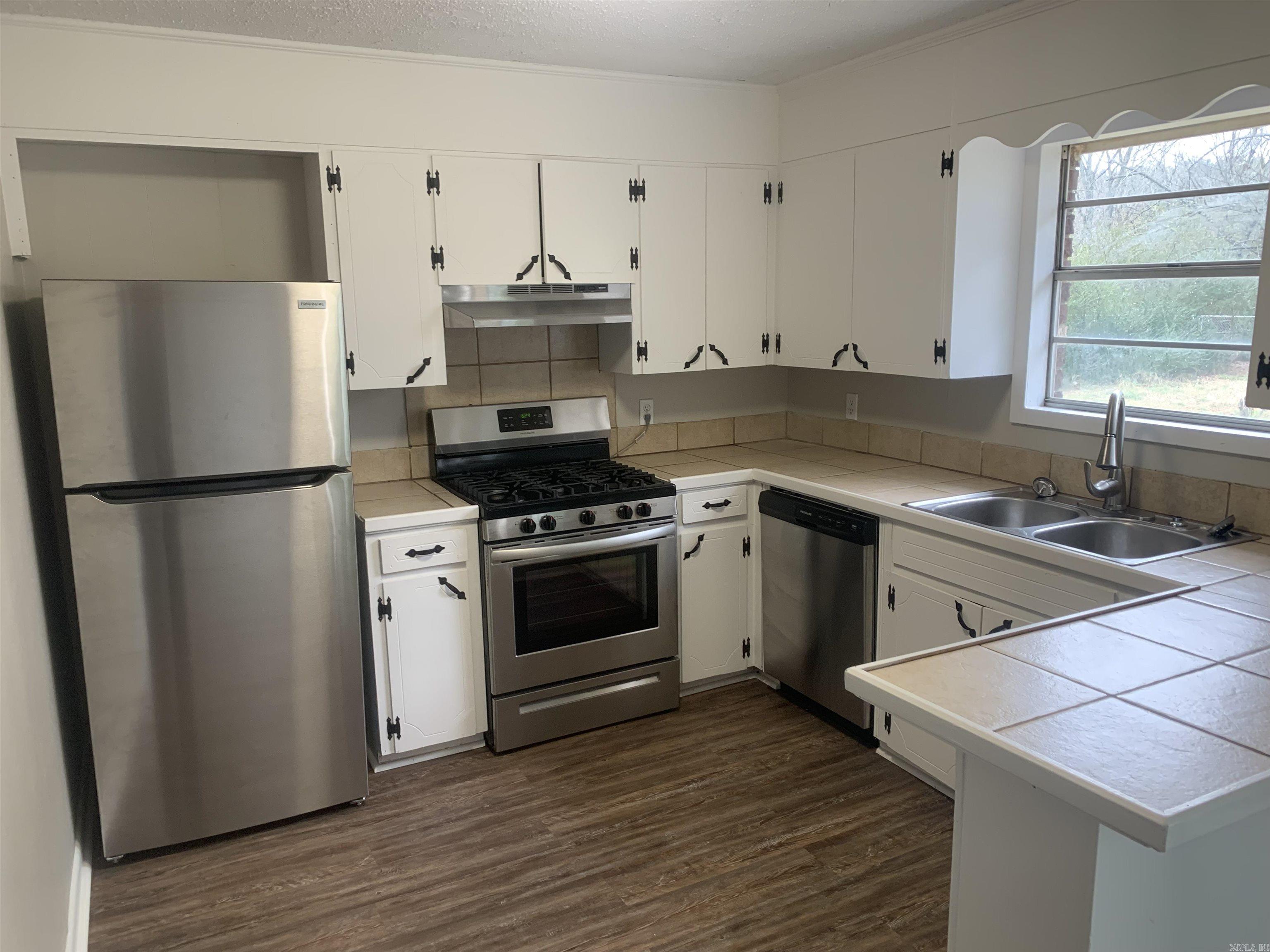 LAPLAZA ACRES - Residential