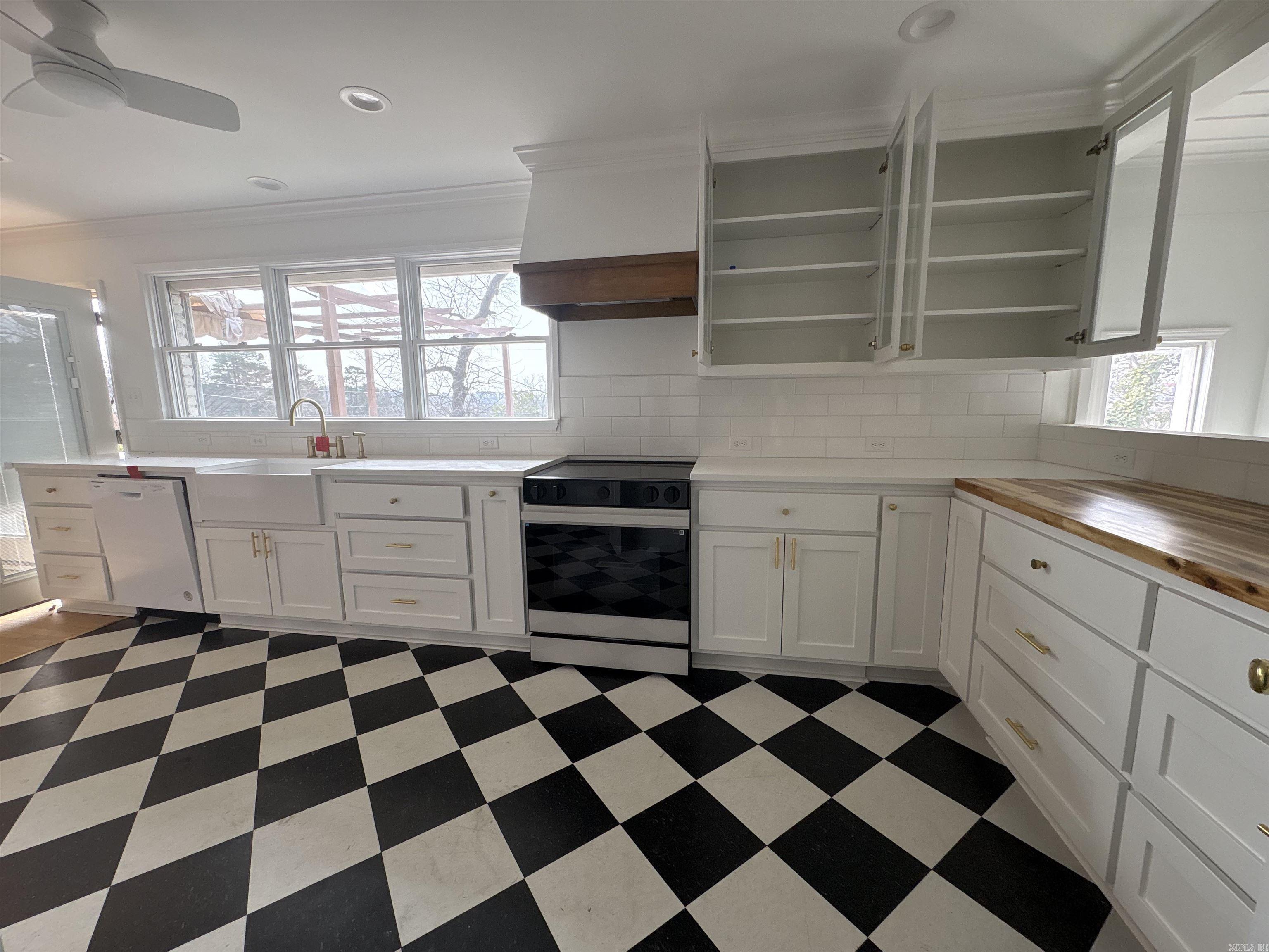 KINGWOOD PLACE - Residential