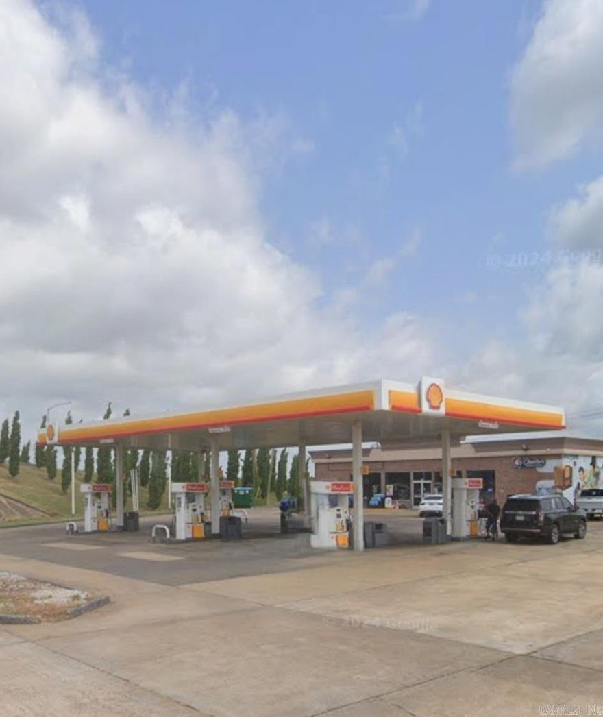 Gas station in West Memphis, AR located next to West Memphis Welcome Center.