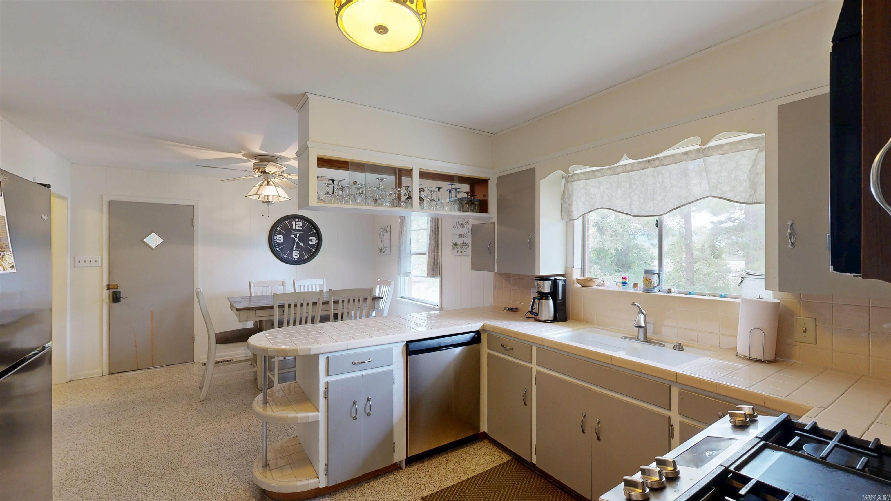 HILLCREST - Residential