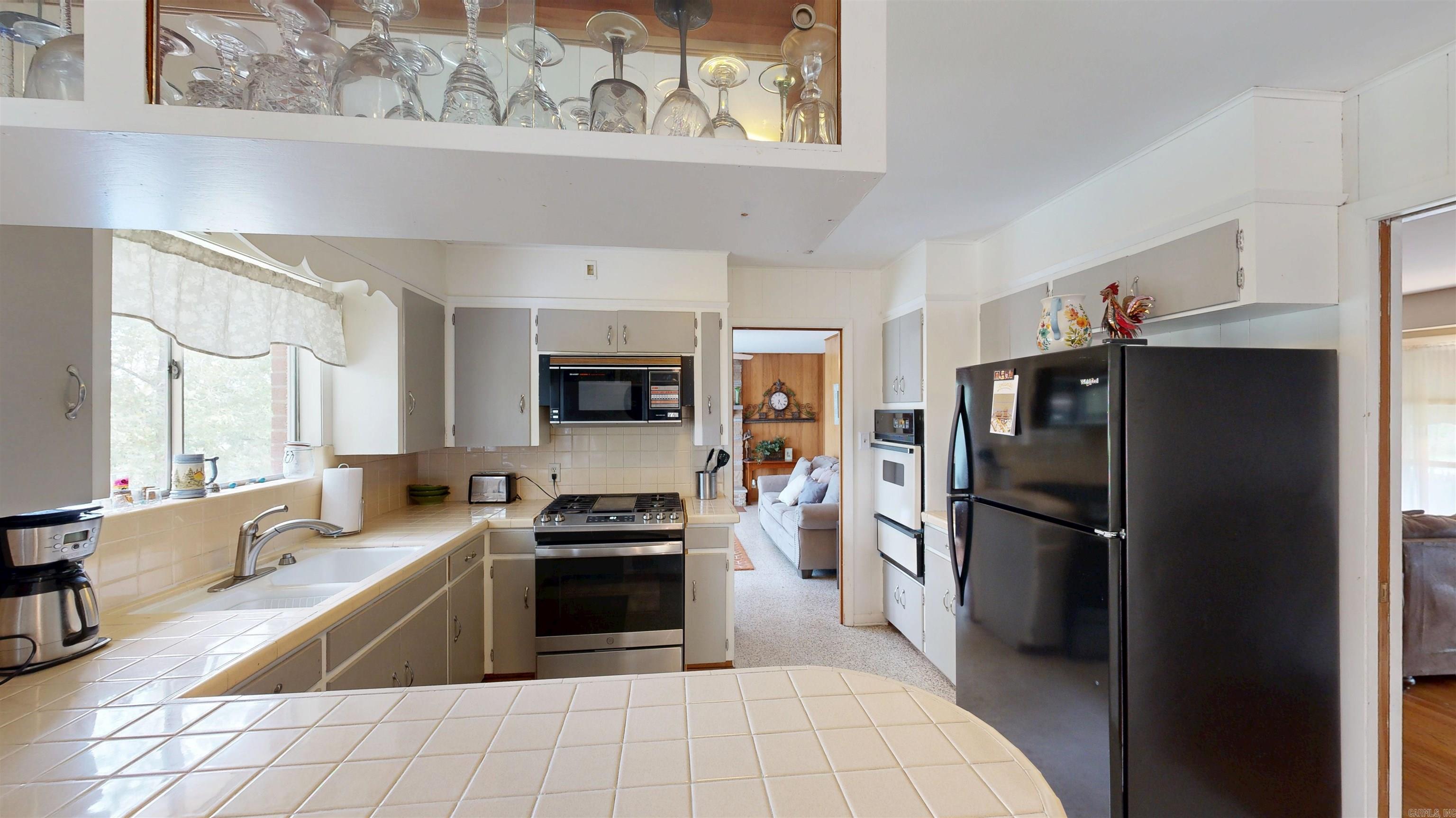 HILLCREST - Residential