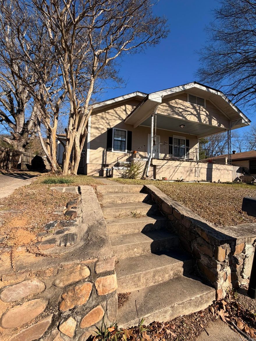Discover this inviting 3-bedroom, 2-bathroom home perfectly situated in the Hot Springs School District, just minutes from the city's best shopping and dining. Spanning 1,566 square feet on a single level, this residence offers a thoughtful layout that includes a dedicated dining area perfect for hosting and a cozy kitchen/den combo. The exterior is a true highlight, featuring a large, classic front porch that overlooks the neighborhood—an ideal spot for your morning coffee. The backyard serves as a private retreat with mature shade trees and partial fencing, offering plenty of space for outdoor activities. Refrigerator, washer, and dryer all convey at no extra cost! Whether you’re looking for a primary residence or a solid investment property, this Garland Avenue gem offers the perfect blend of location and comfort. Schedule your showing today!