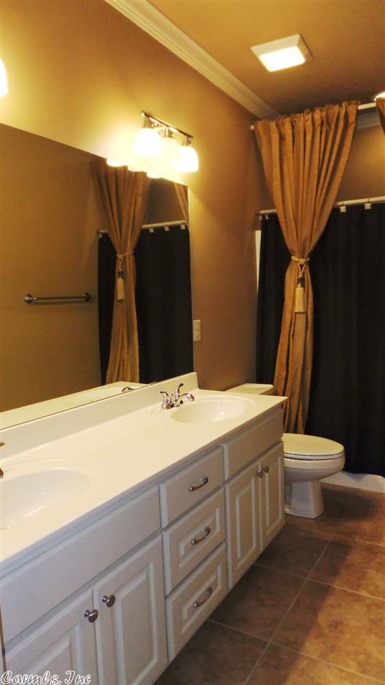 CAPITOL LAKES ESTATES - Residential